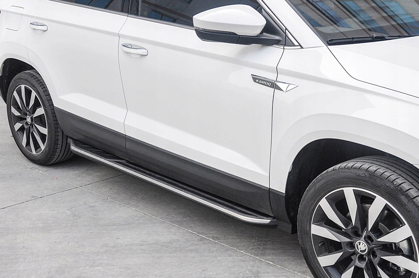 SKODA KAROQ 2017+ STOPNIE BOCZNE PROGI SAMOCHODOWE Numer katalogowy producenta 5905226057928