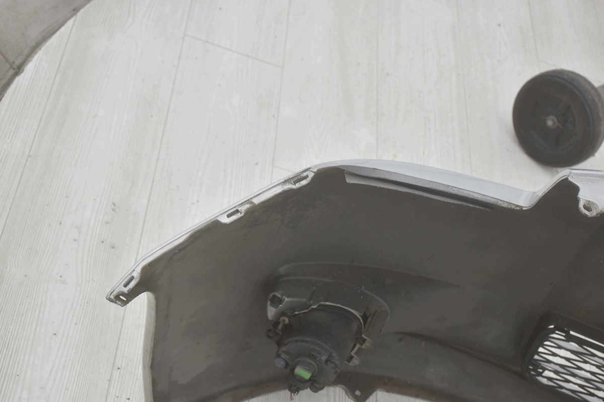 Frontstoßstange * vorne TOYOTA YARIS II 1E7