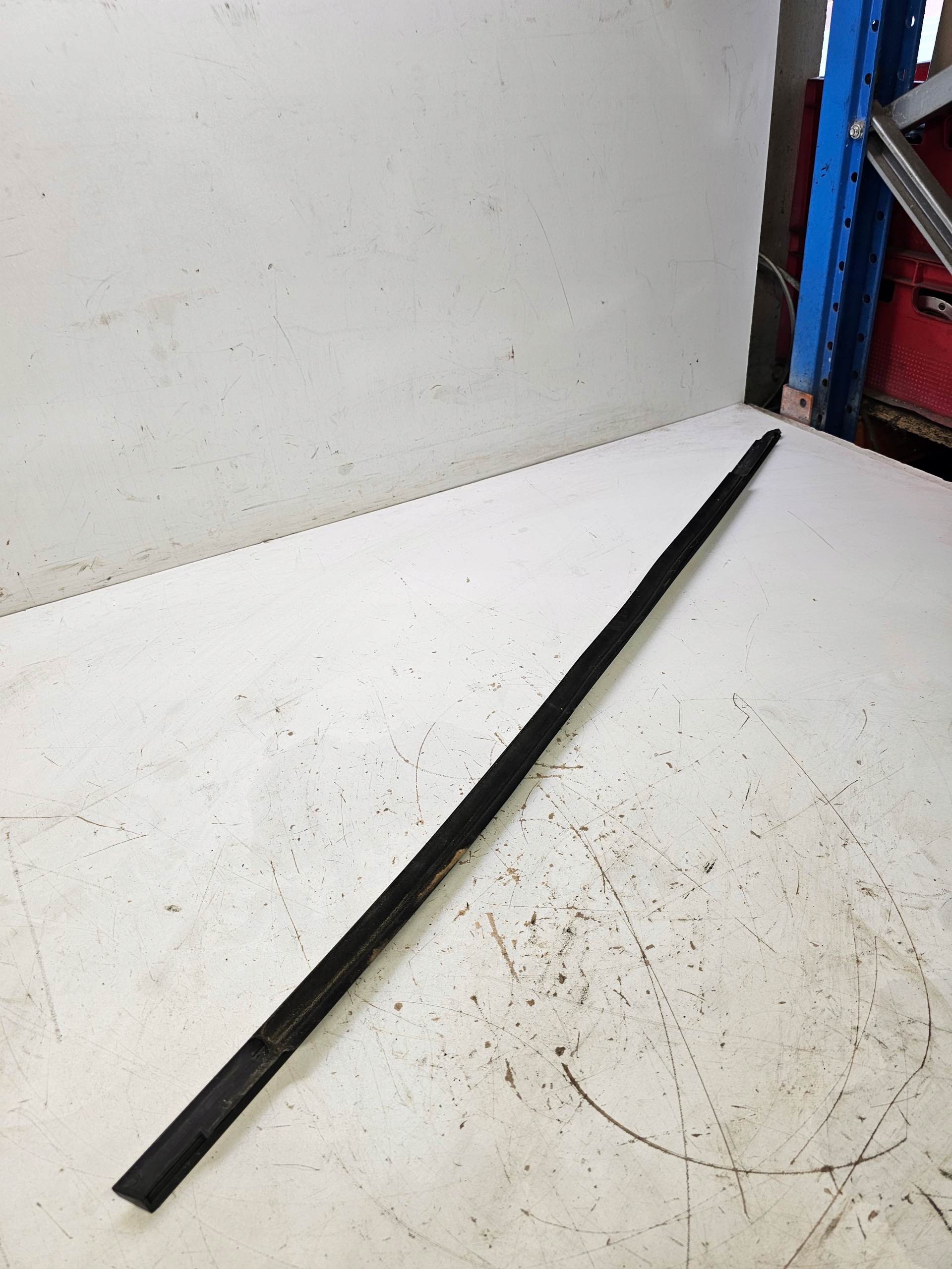 moulding door left front AUDI Q3 F3 83A837477A