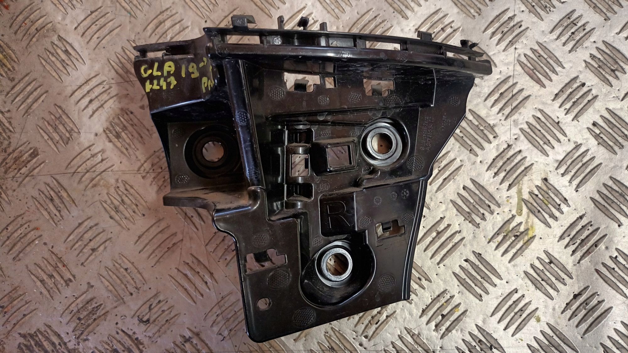 Droite Support Console Pare choc Arrière MERCEDES GLA H247 EQA H243