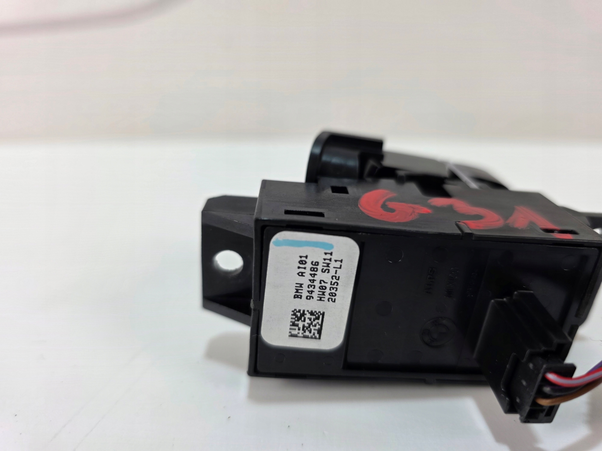 button electric brake BMW 5 G30 G31 9434486