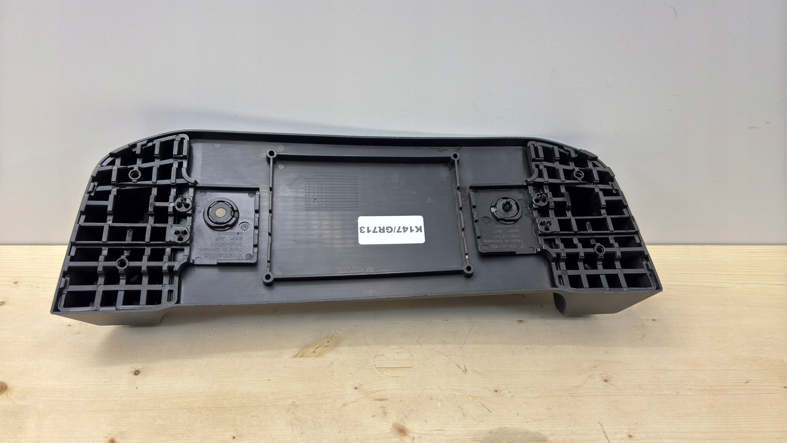 PORSCHE MACAN 95C bracket signs holder frame 95C807847A K147/GR713
