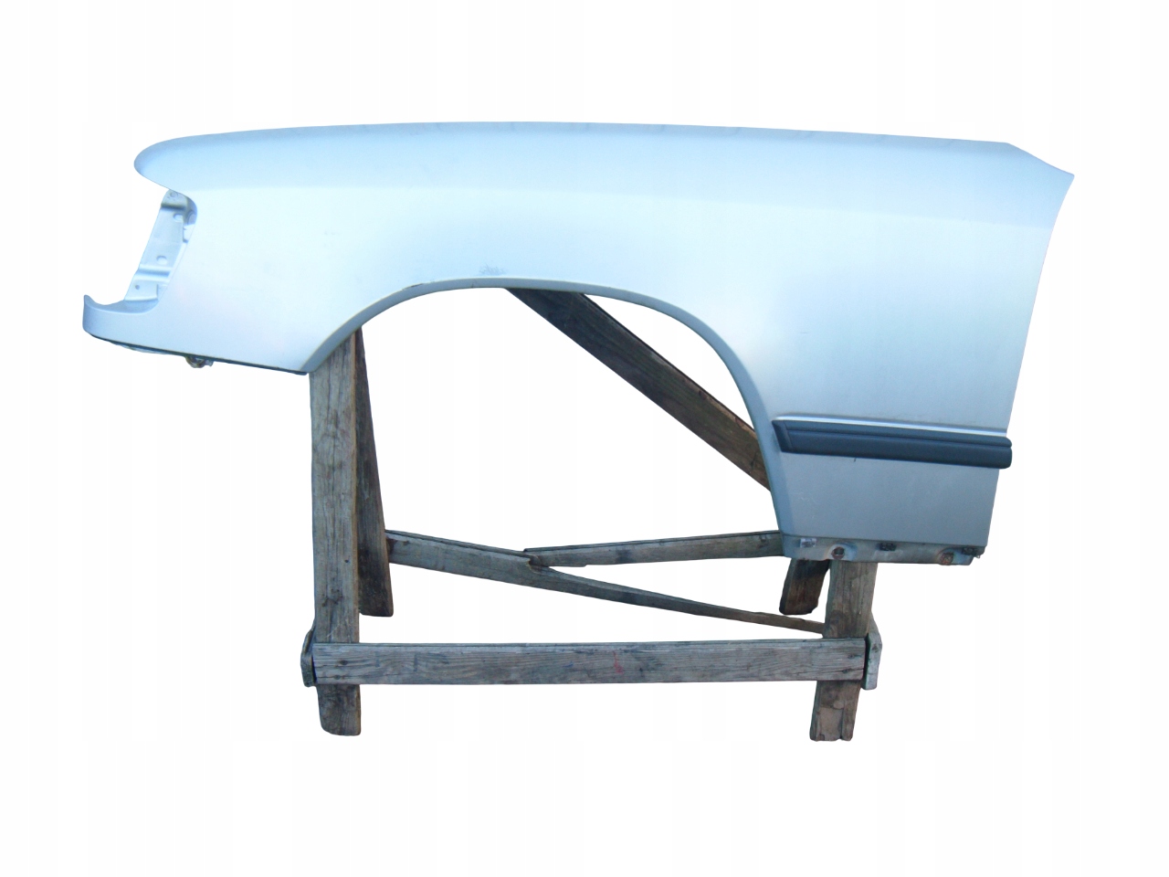 MERCEDES E W124 84- BŁOTNIK LEWY PRZÓD / ŁADNY / BEZ RDZY / ORYGINALNY