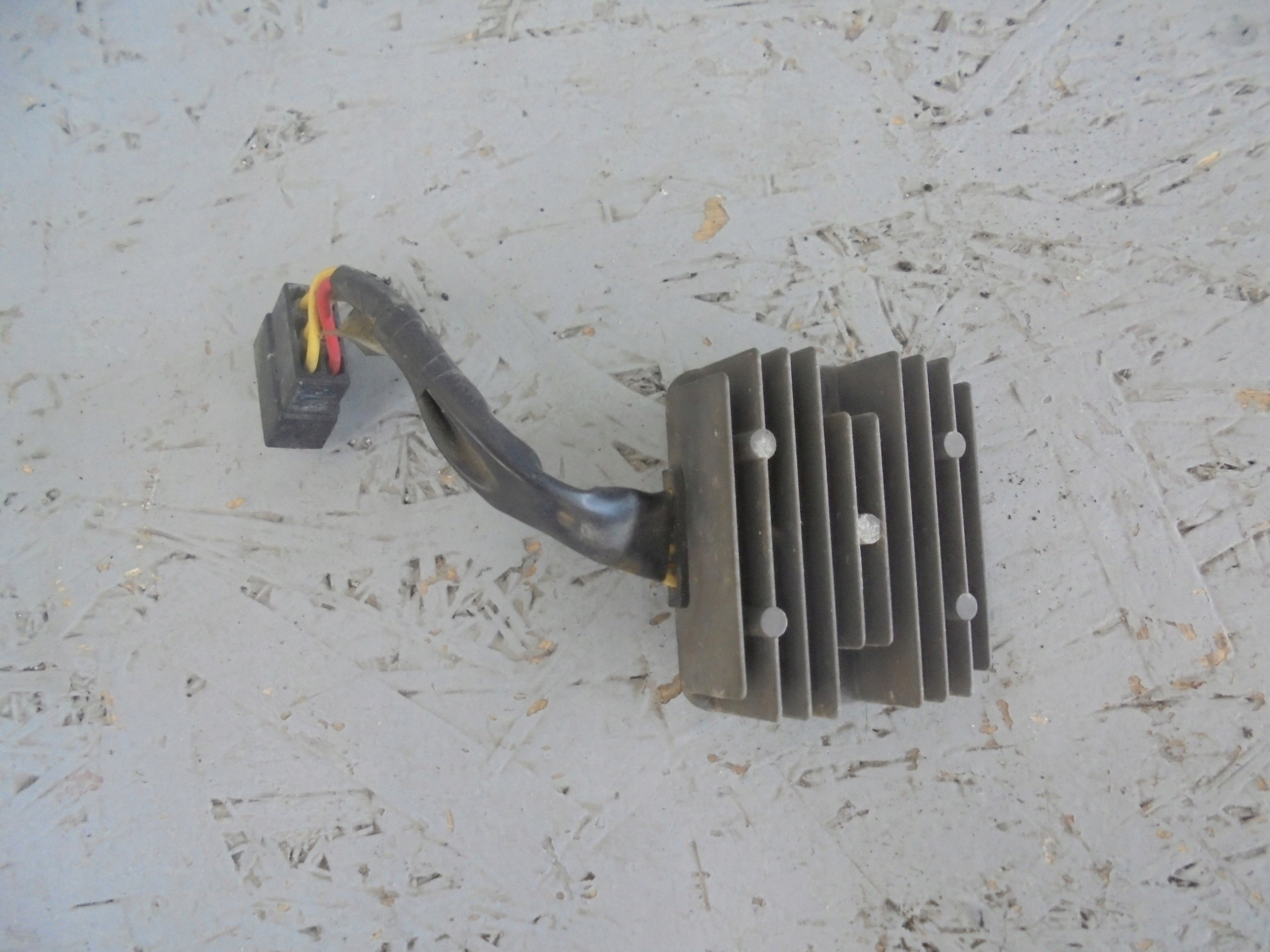 123453427 - SUZUKI DR 800 большой регулятор напряжения
