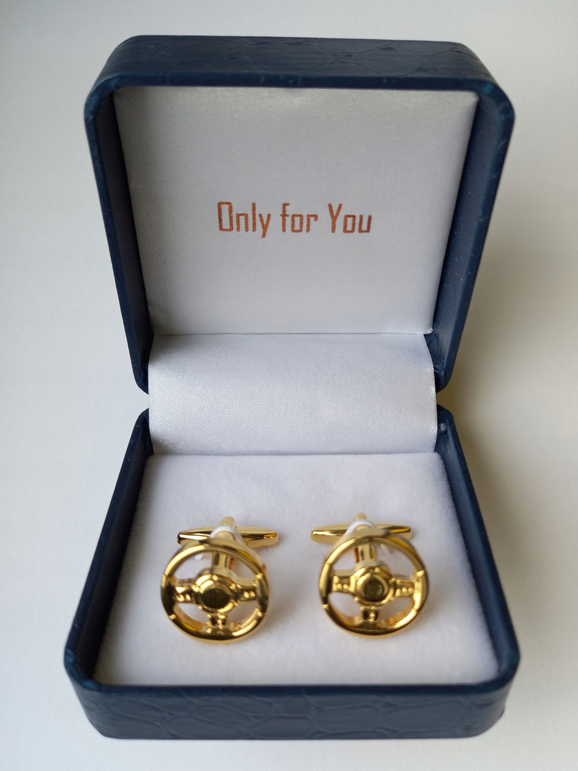 Zlaté manžetové knoflíčky Volant pro řidiče