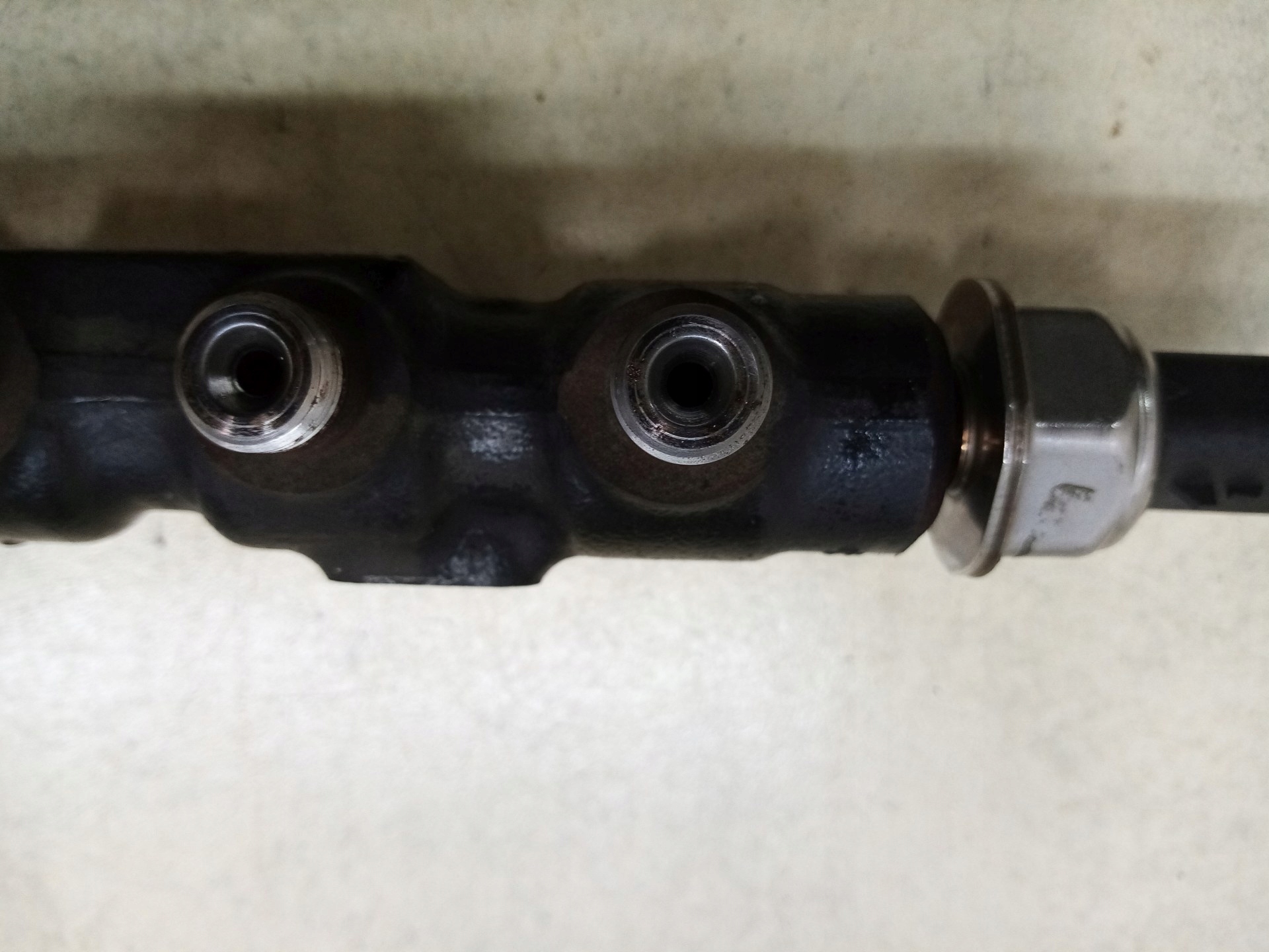 Rampe injection MAZDA 3 1.6 TDCI 9654592680