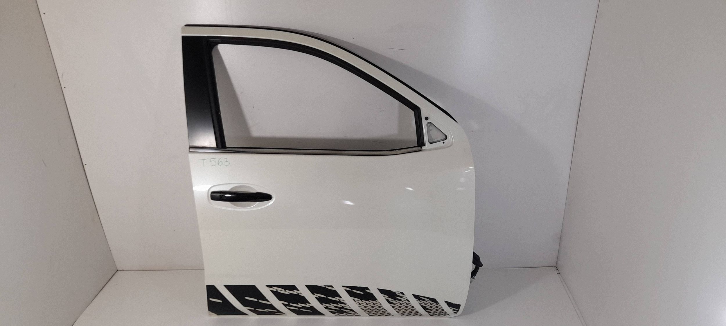 Nissan Navara D23 door front right (T563)