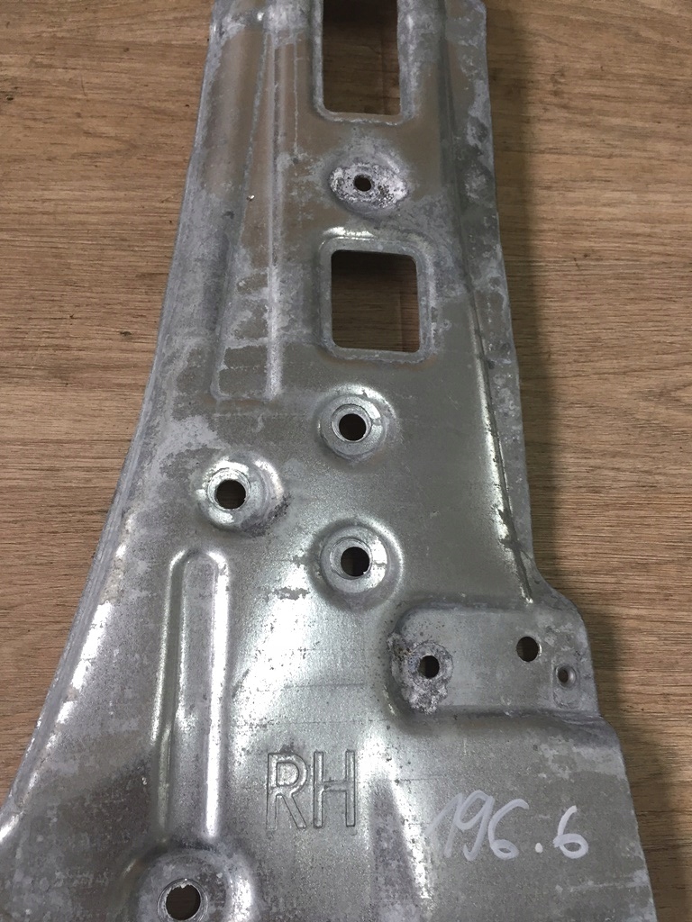 WZMOCNIENIE KIELICHA PRAWY TYL WEWNETRZNE TESLA X Catalog number of the original WEWNETRZNE WEWNETRZNE MOCOWANIE KIELICH PRAWA PRAWE PRAWYCH PRAWEGO TYL TYL TYLU TYLU TYLNA TYLNE TYLNYCH