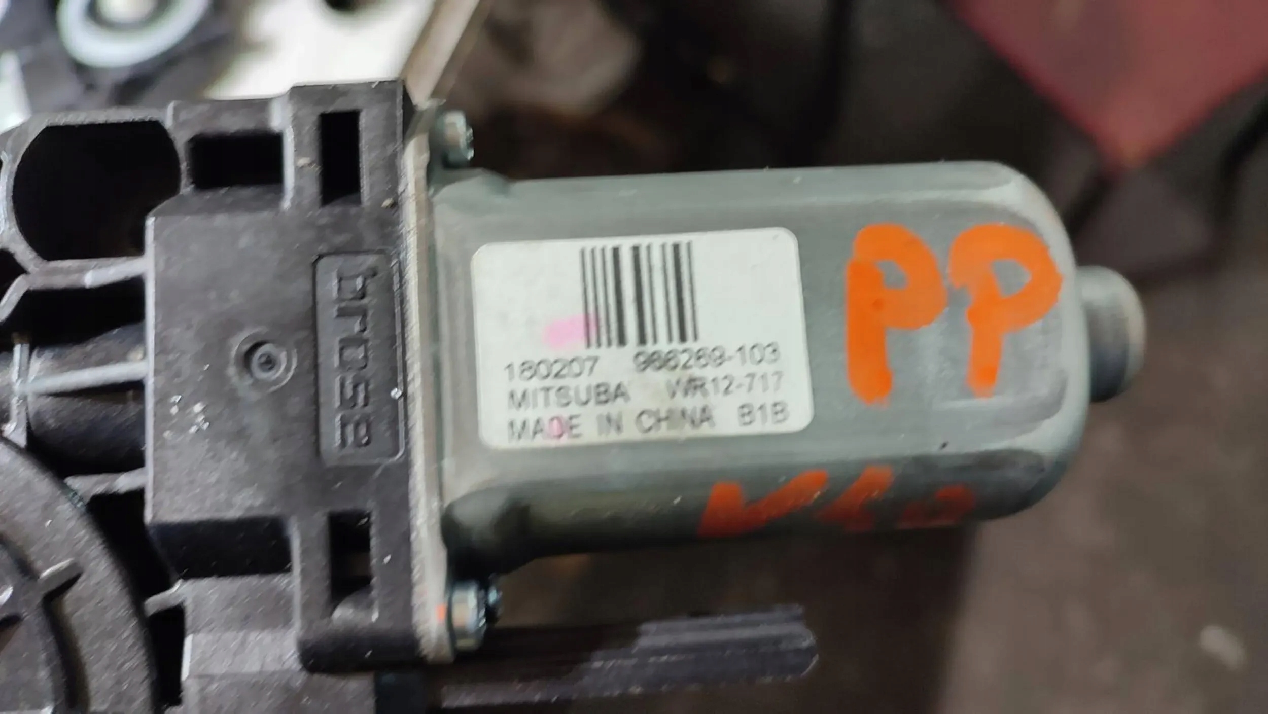 Volvo V40 II 2018r front side right mini motor windows