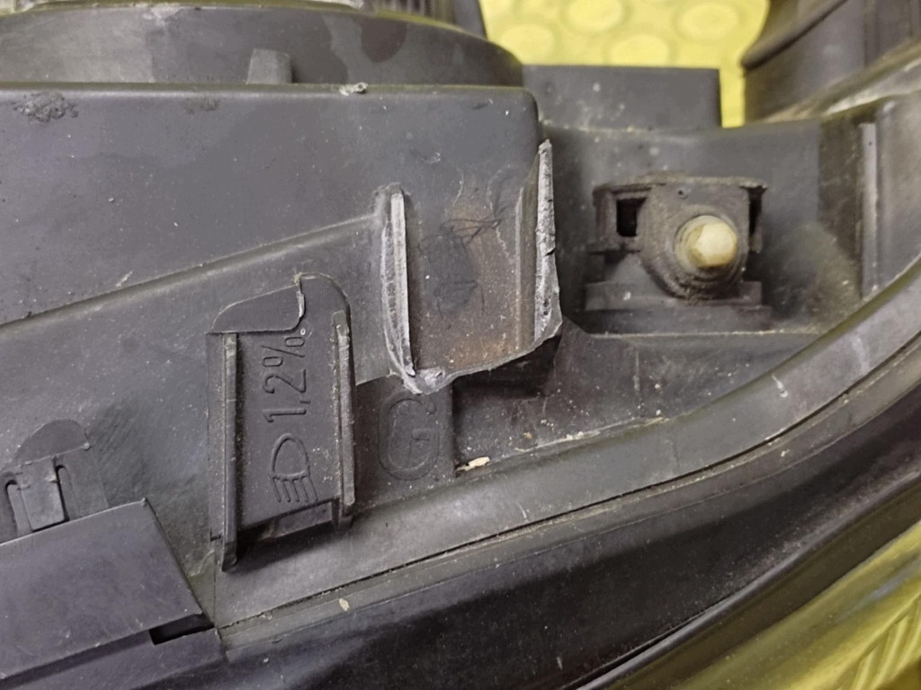 VOLVO V70 REFLEKTOR licht links vorne 8620686