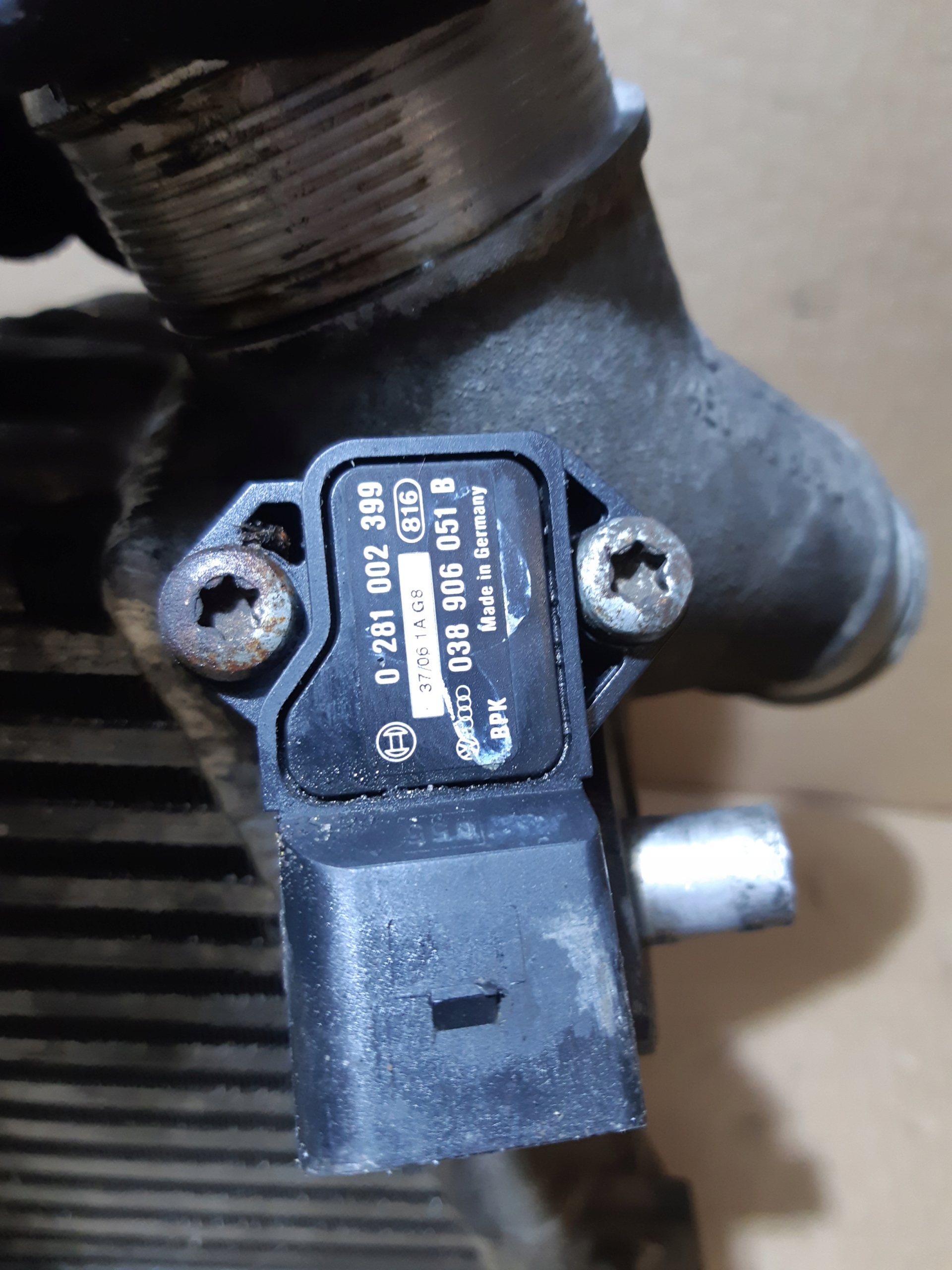 AUDI A8 D3 3.0 TDI radiator intercooler left 4E0145805J