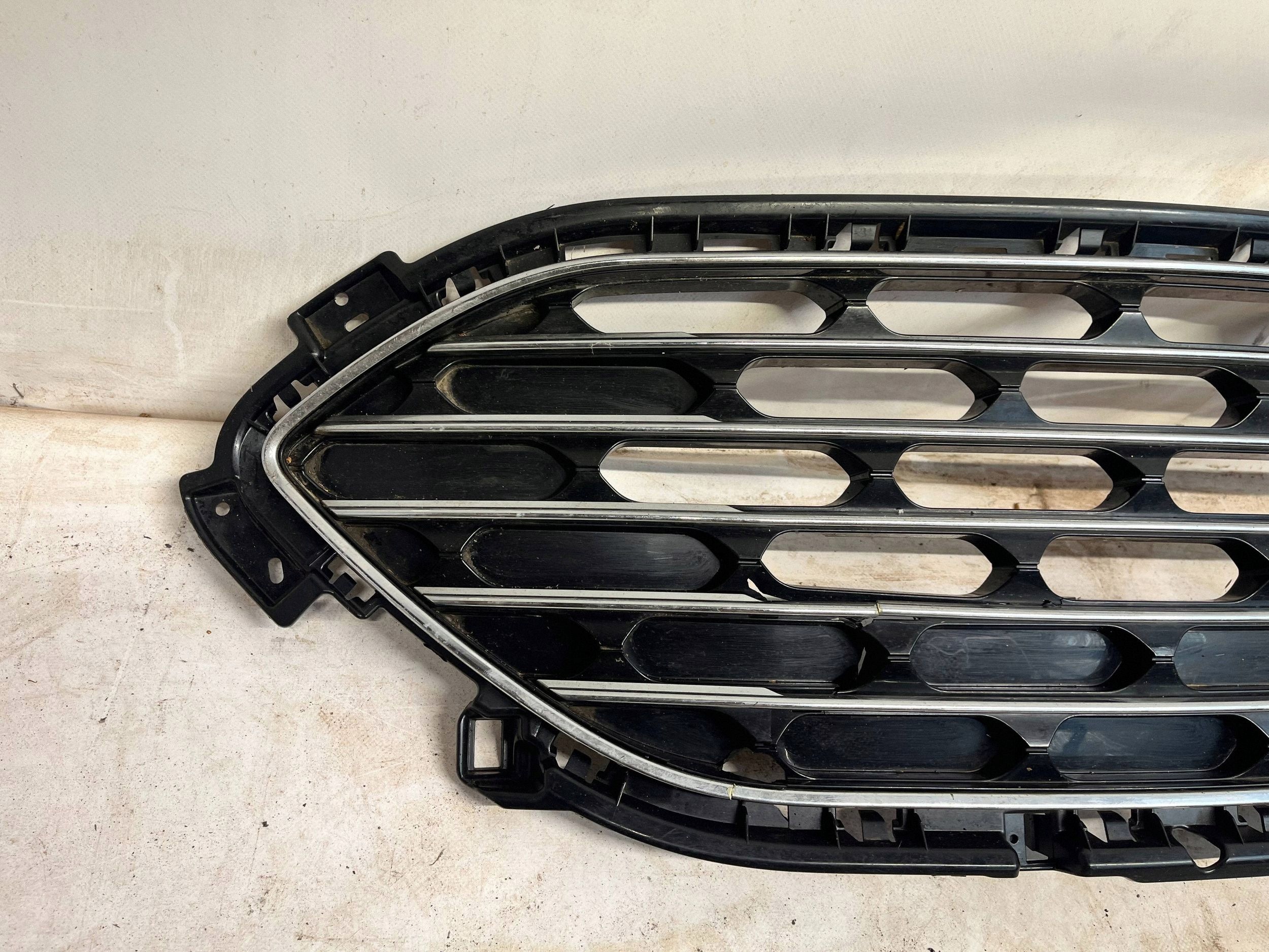 grill front FORD KUGA III LV4B-8200-GD @M