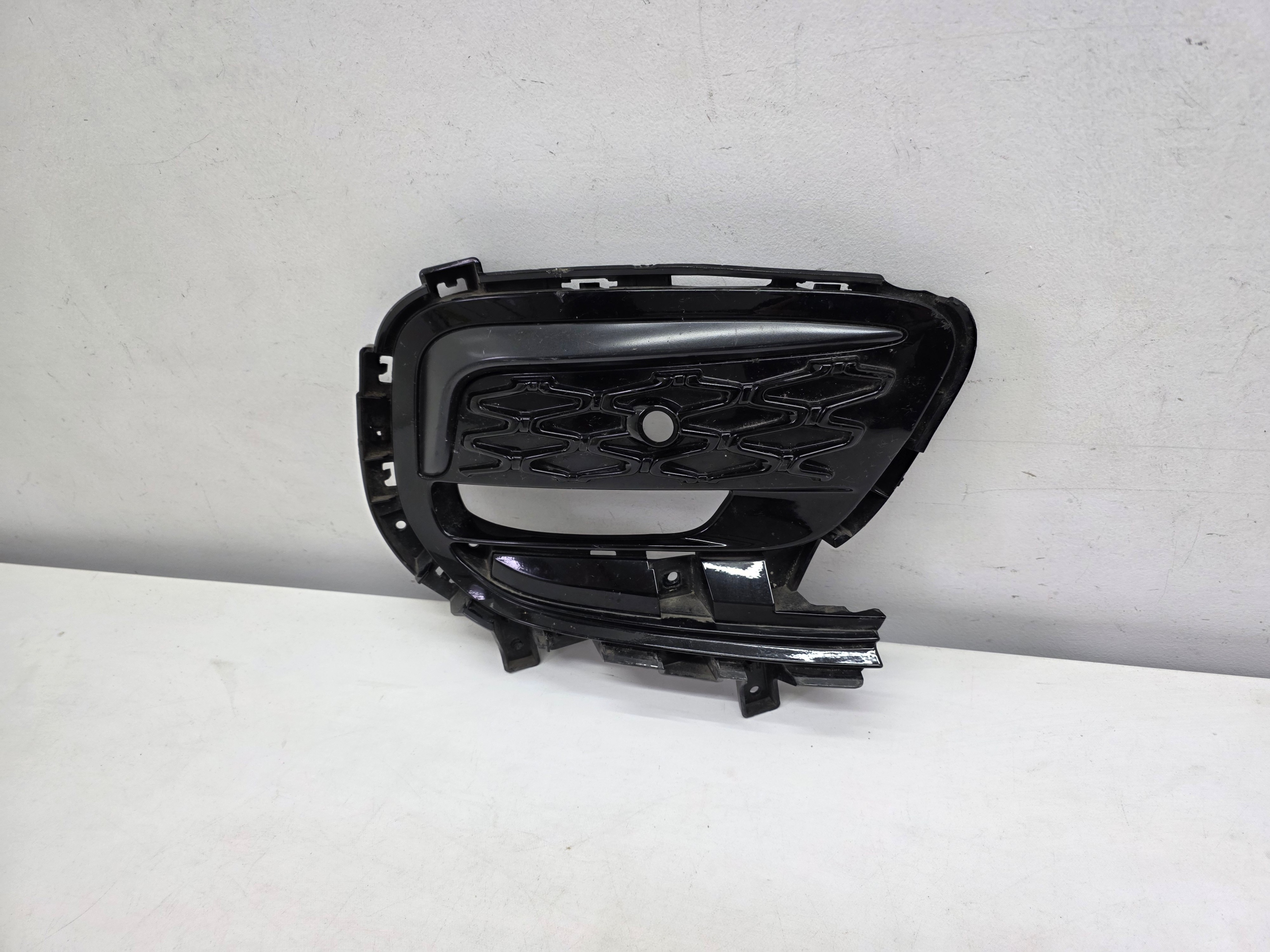 CHRYSLER PACIFICA LIFT 20- PDC grid of a bumper right front original