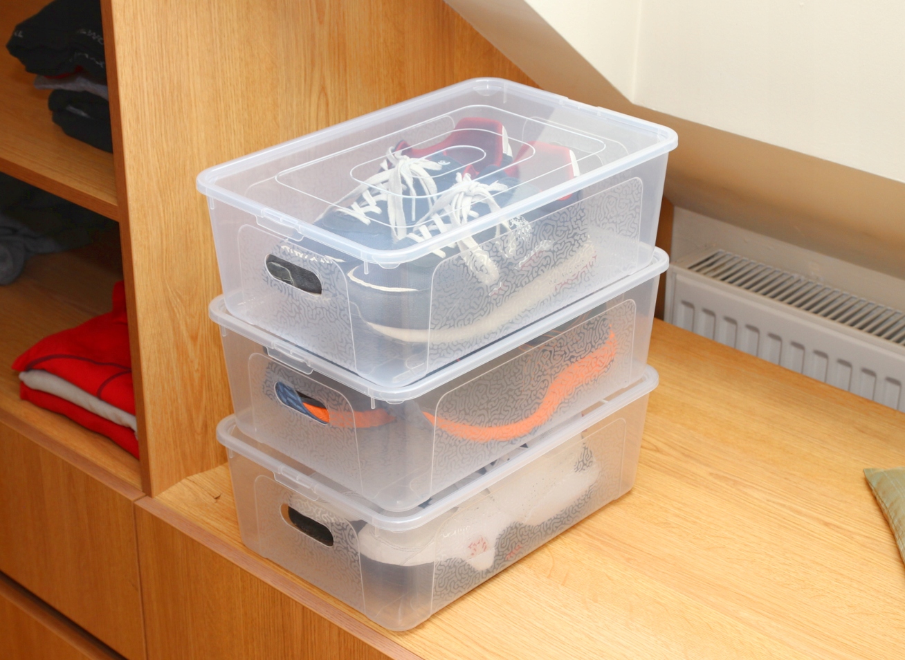 Plastikowy pojemnik zamykany na buty 11l box z pokrywą praktyczny do szafy