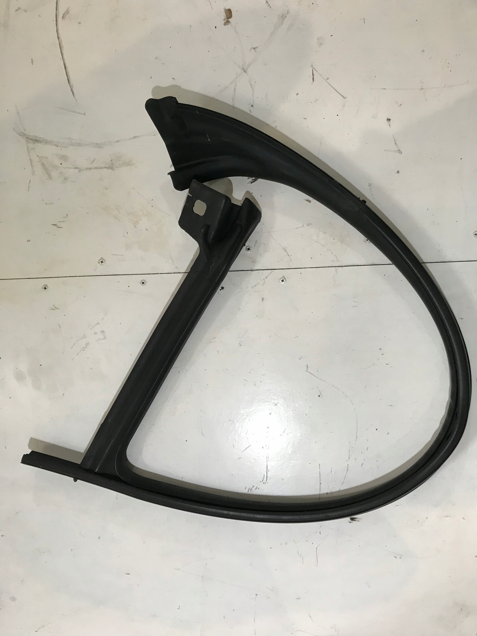 УЩІЛЬНЮВАЧ ДВЕРІ ЛІВИЙ ПЕРЕД VW PASSAT ЦЦ 08-