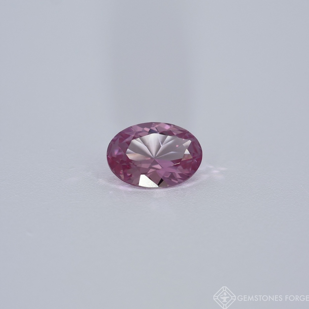 Levandulový safír 7x5 mm, ovál výbrus laboratorně vyrobený