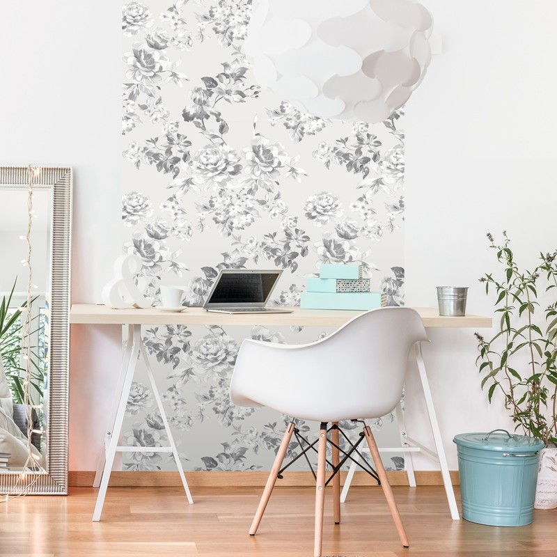 TAPETA DUŻE KWIATY LIŚCIE ROŚLINNY WZÓR PAPIEROWA Gama kolorystyczna biel odcienie szarości i srebra