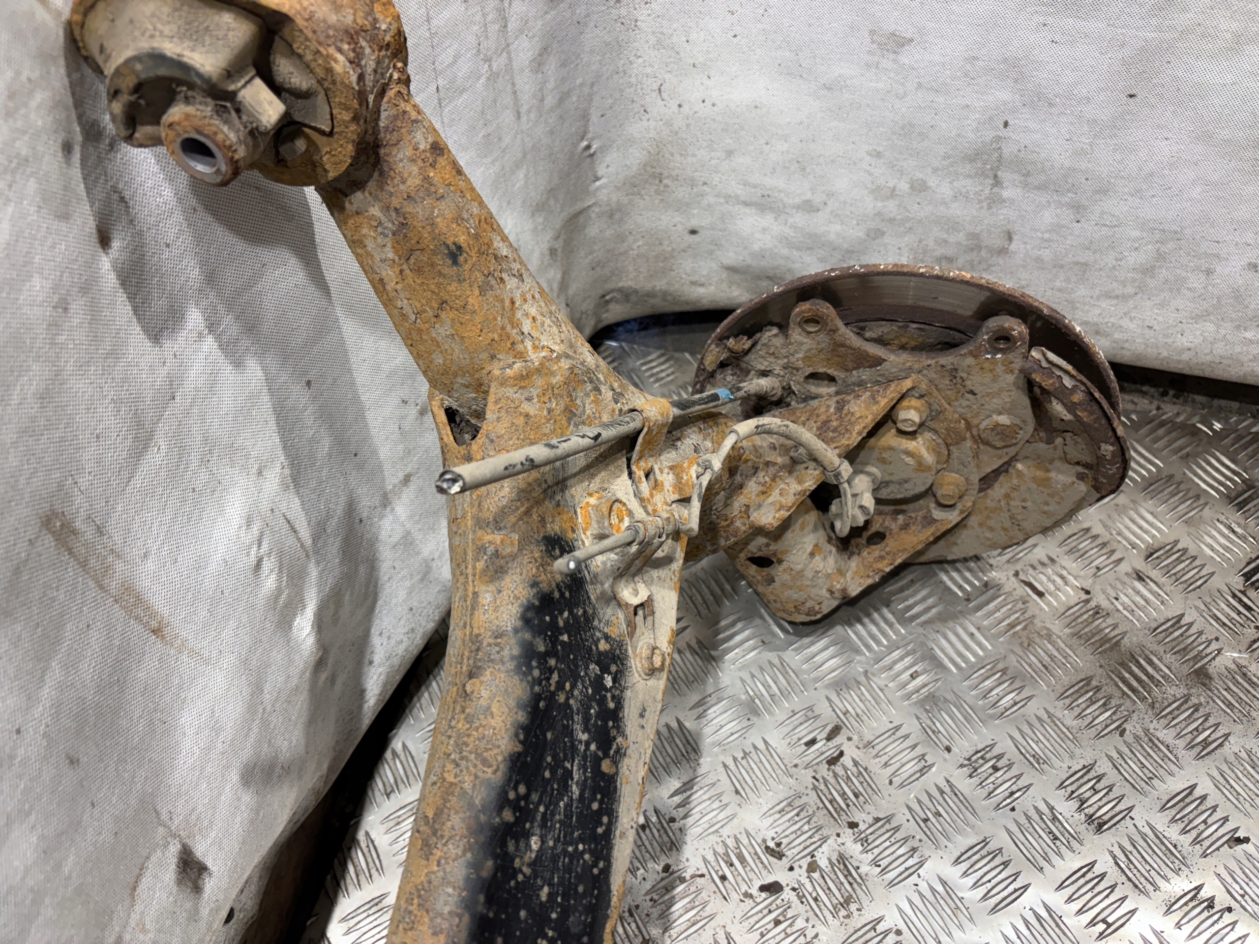 Achsträger heck Toyota Corolla Verso und 1