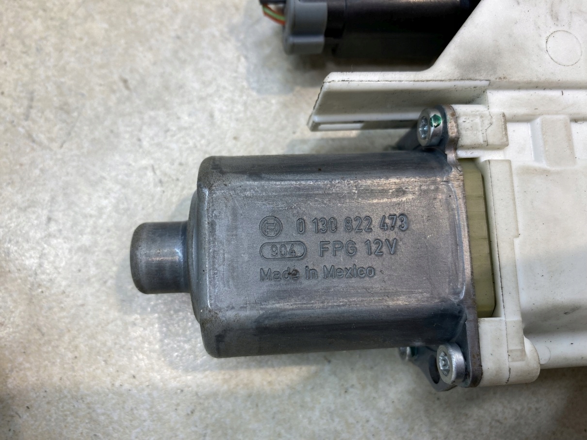 window regulator left front JOURNEY and 0130822473
