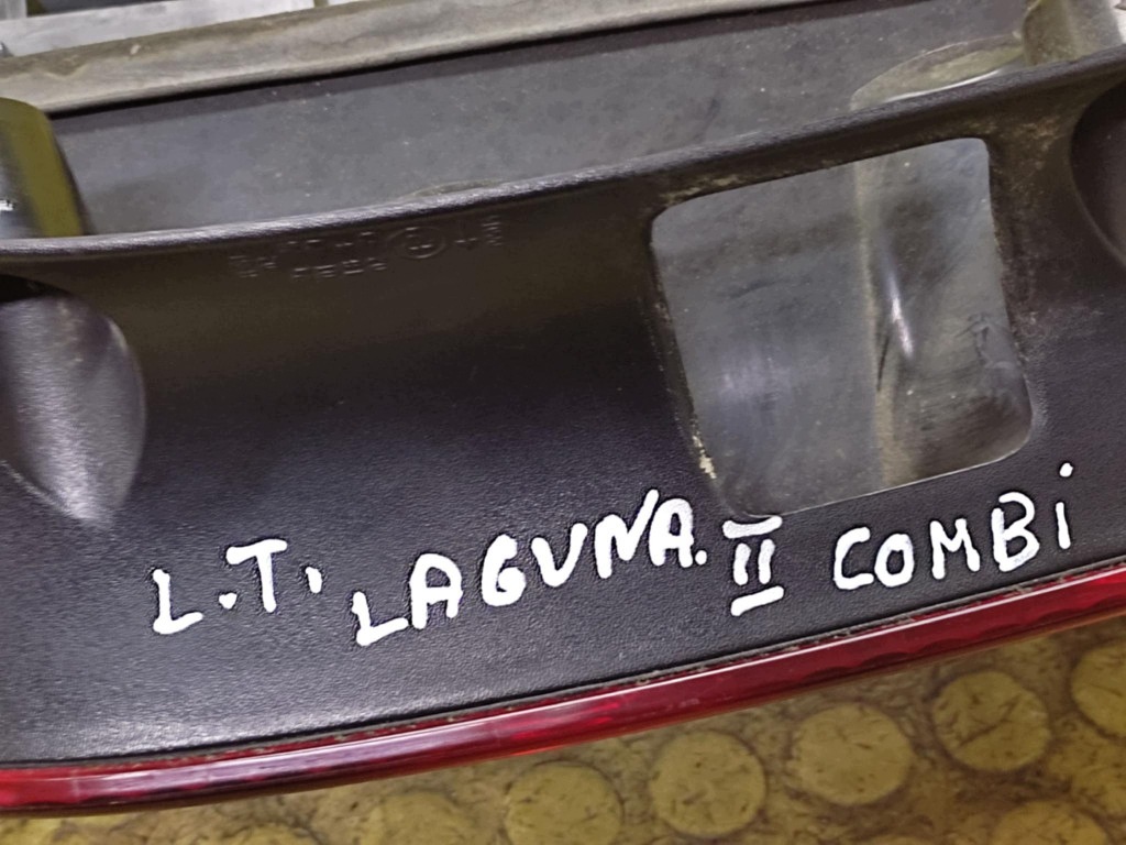 RENAULT LAGUNA II KOMBI light left rear part 8200002471