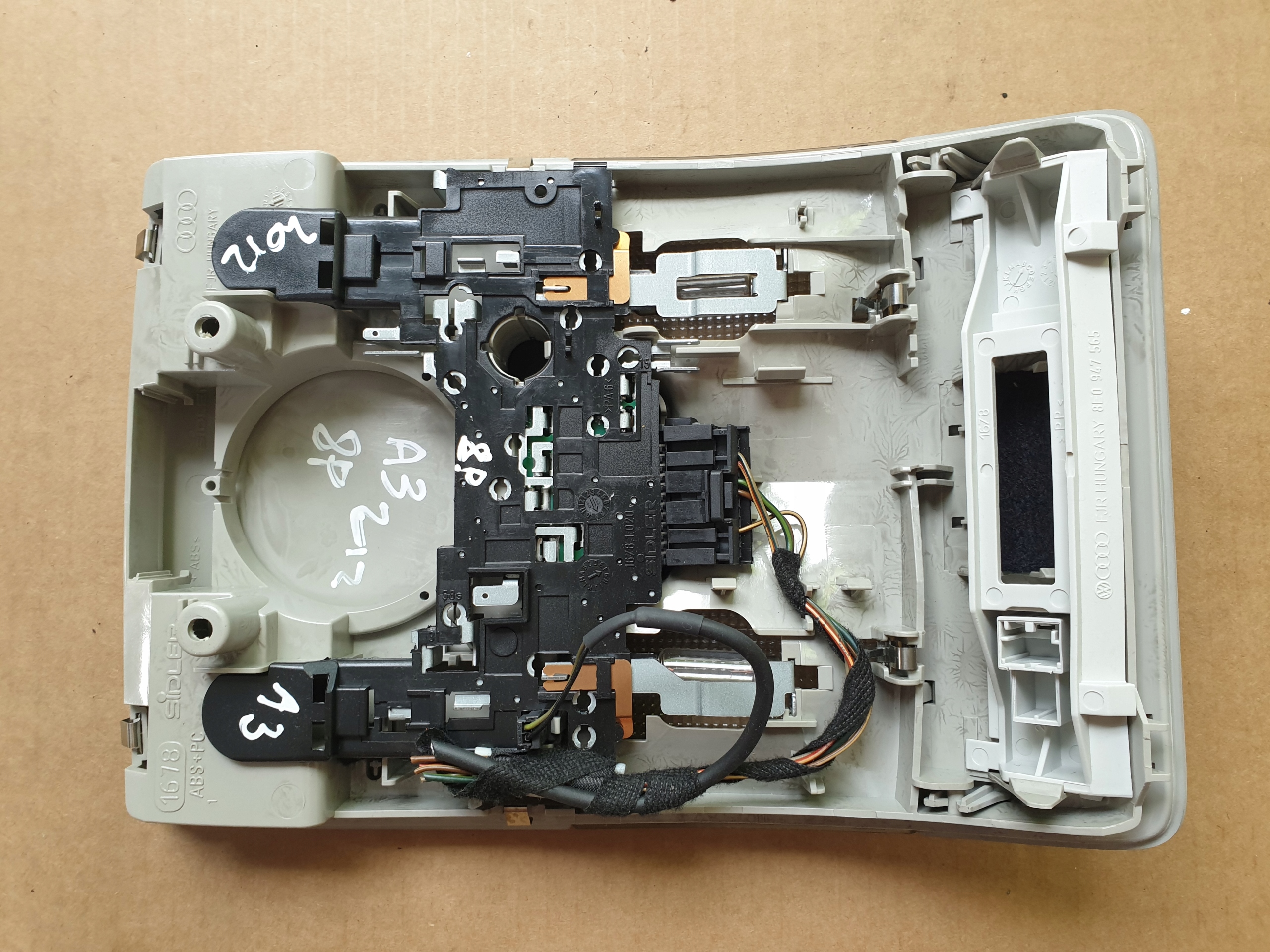 FANALE interna AUDI A3 8P 2003- 8P0947135D