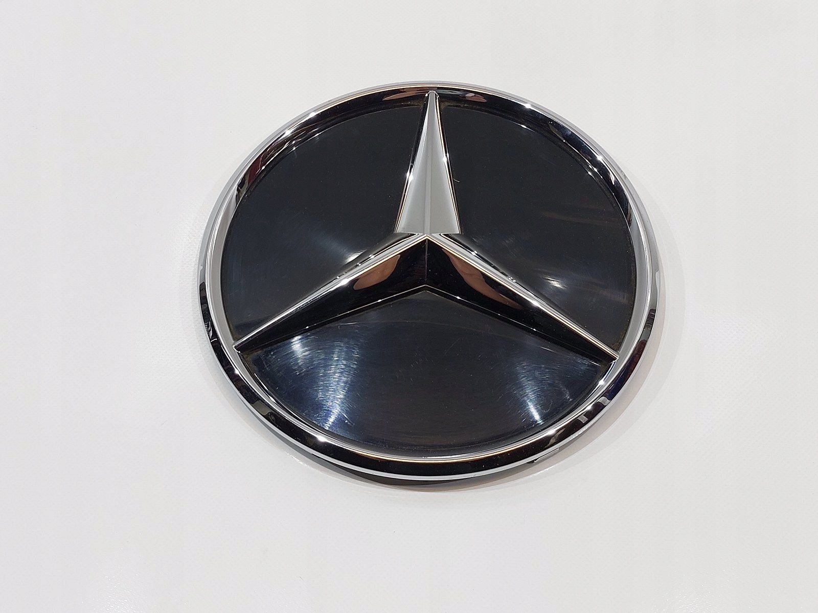 ZNACZEK EMBLEMAT LOGO MERCEDES A0008883100