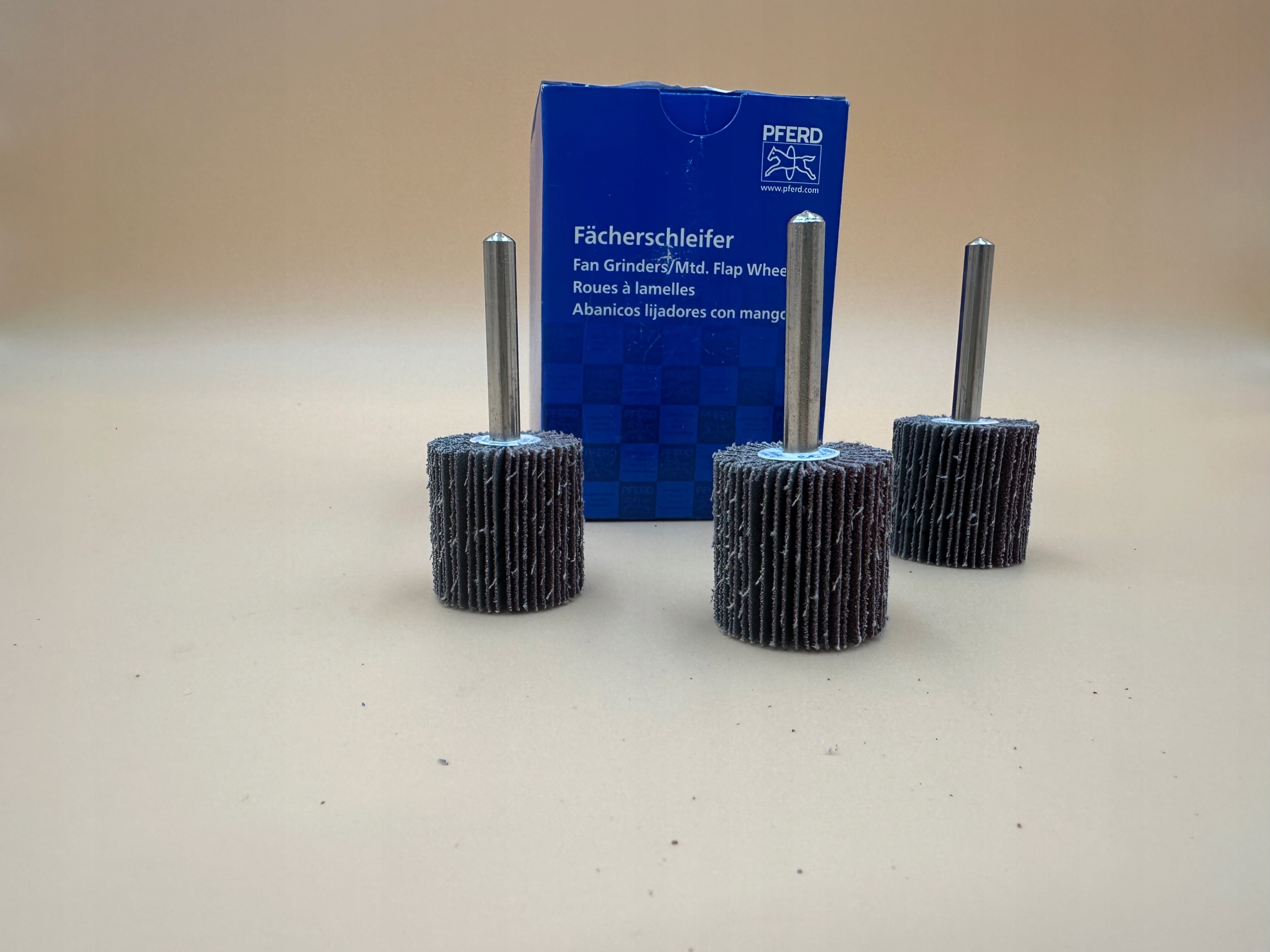 Vějířovitý brusný kotouč F Korund 30 x 30 mm stopka 6 mm 10 Ks.