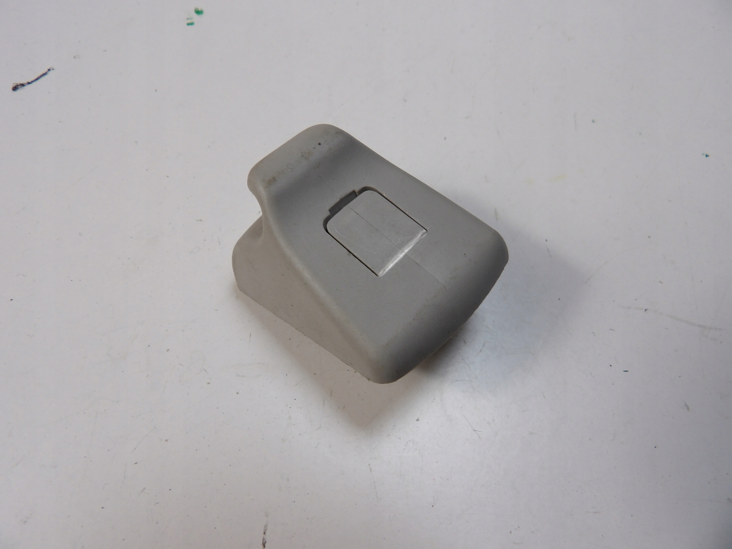 FORD FIESTA MK7 hook DASZKA PRZECIWSLONECZNEGO