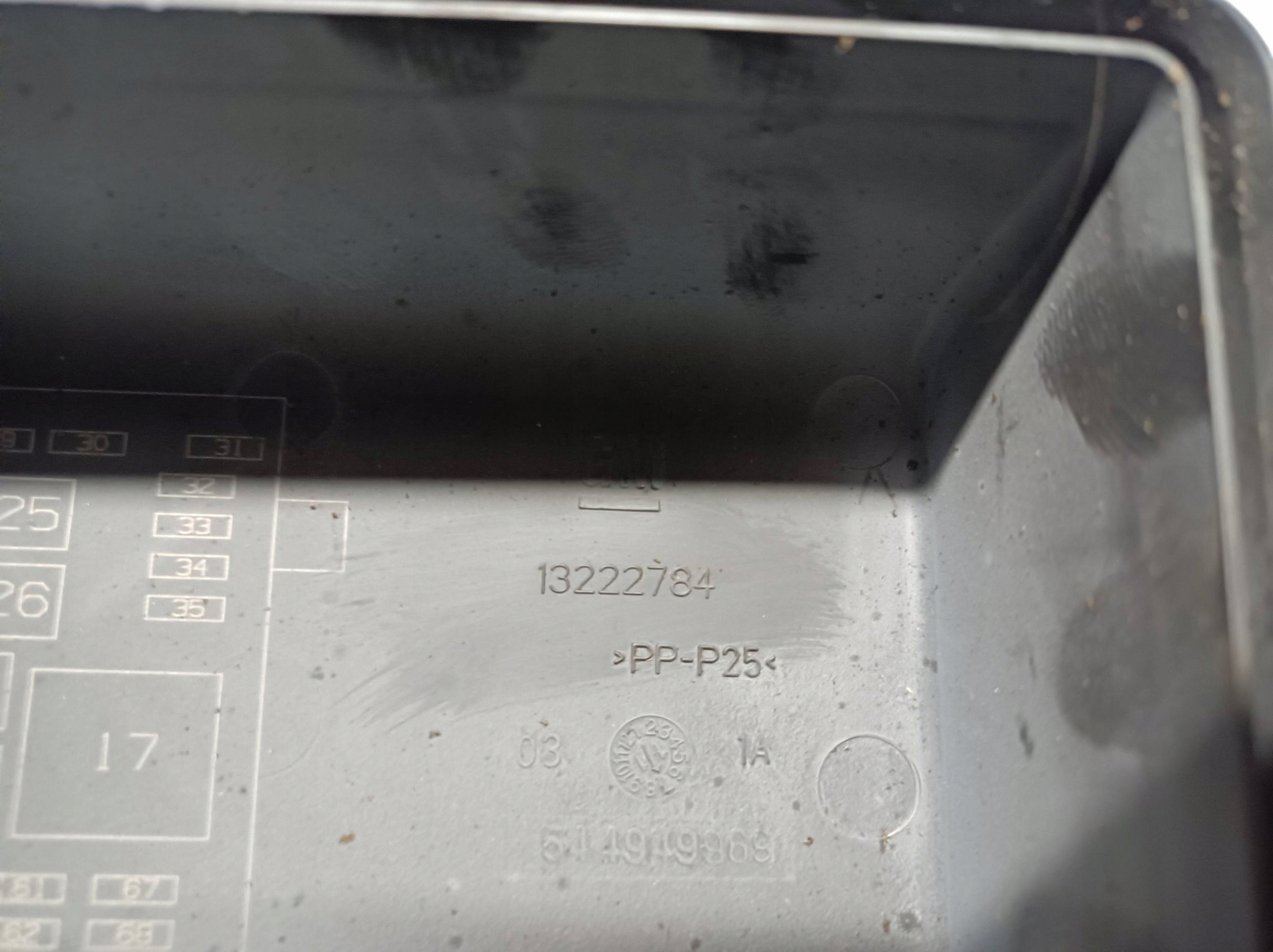 Coperchio fusibili Opel Insignia A 13222784