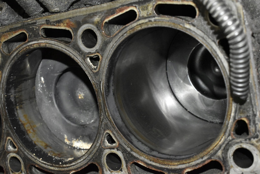 BLOK DOL MOTORU klika BUG AUDI Q7 4L 3.0 TDI 233 KM 05-09