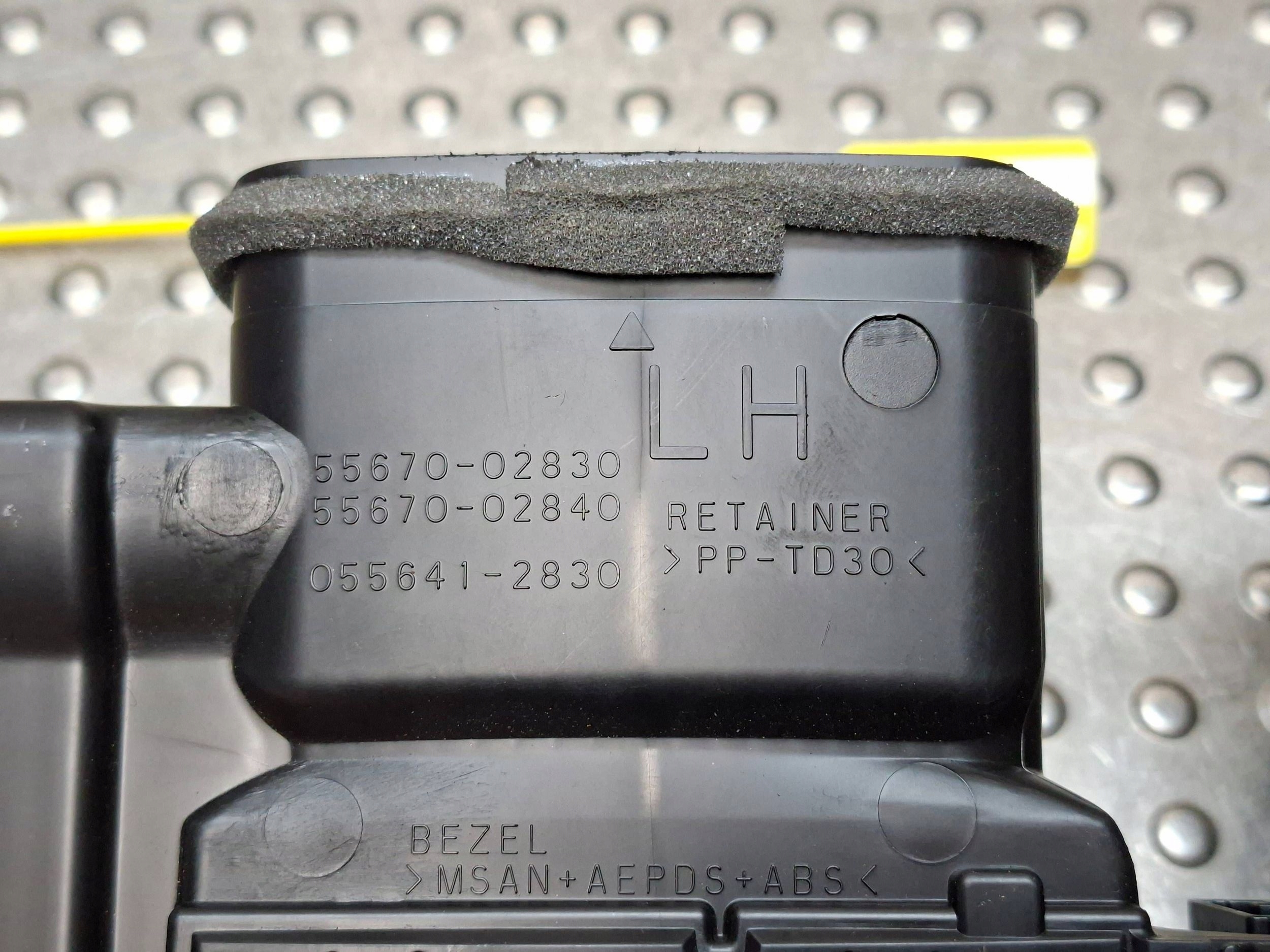 grid air conditioning devices central TOYOTA COROLLA E21 19- 55670-02830