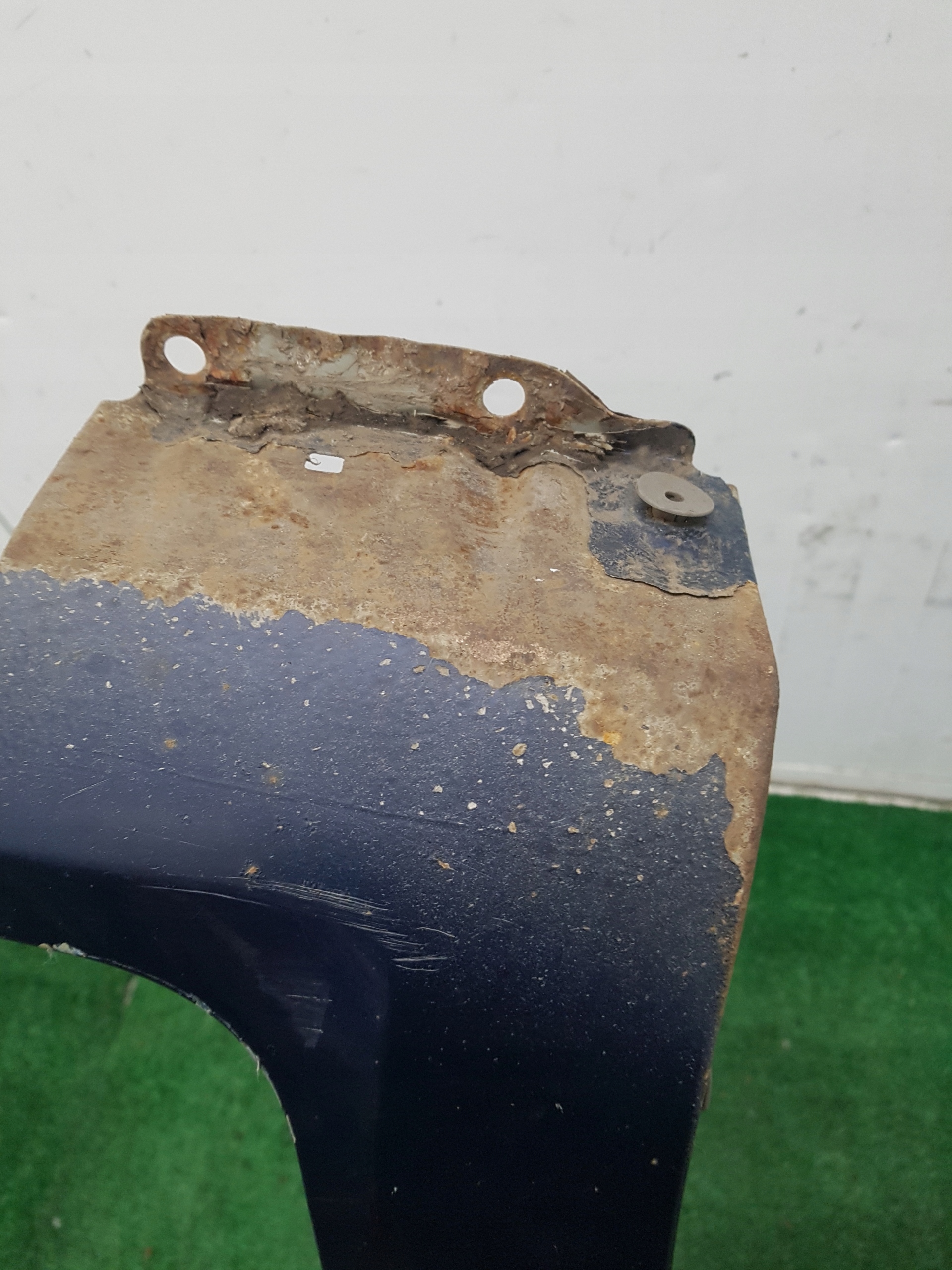 fender left front TOYOTA AURIS