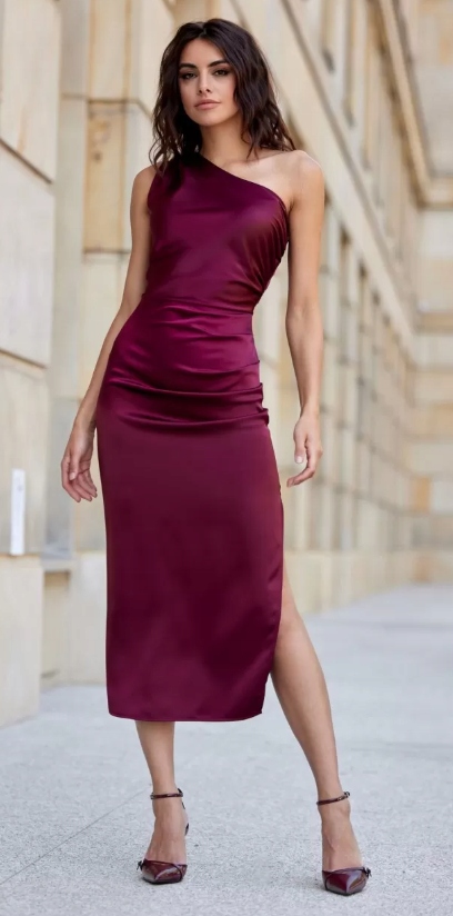 Celine saténová midi šaty na jedno rameno bordó 36