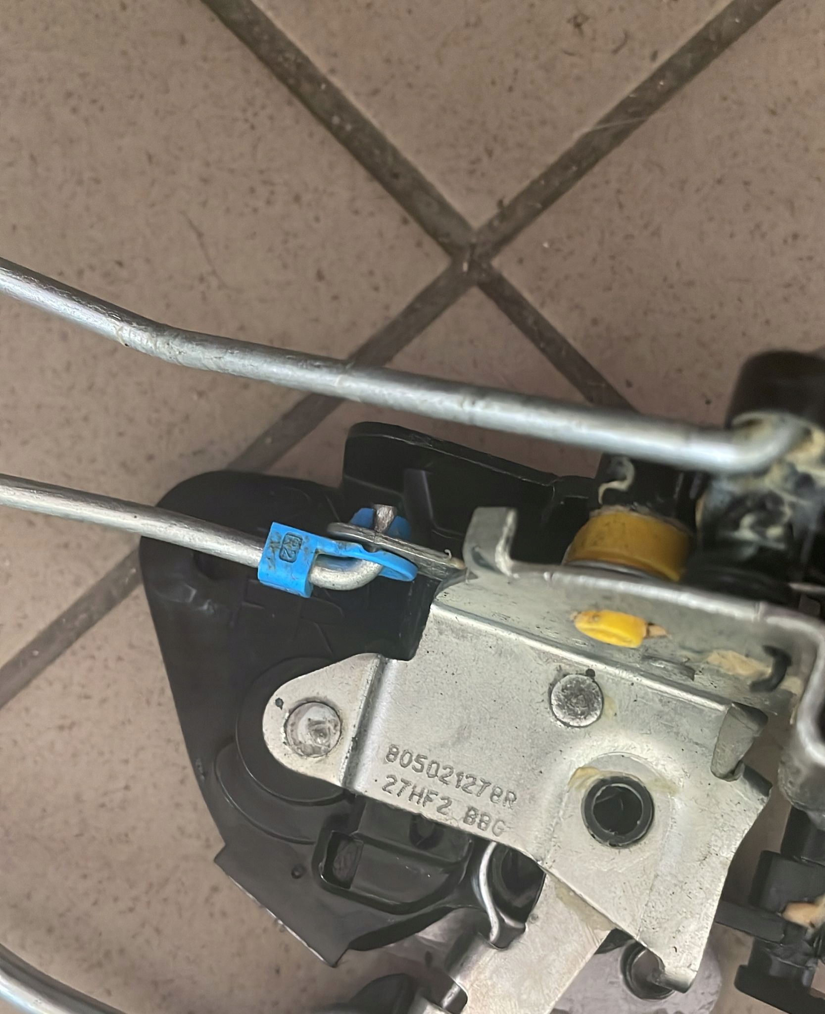 lock door Z SILOWNIKAMI DACIA SPRING 805021278R