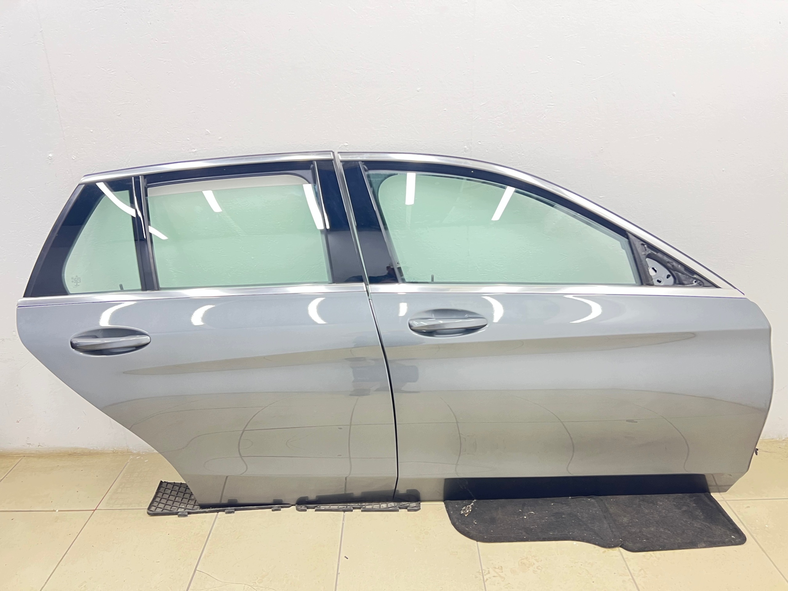 MERCEDES C W205 complete door right front front 992 W colour ORY LAKIER