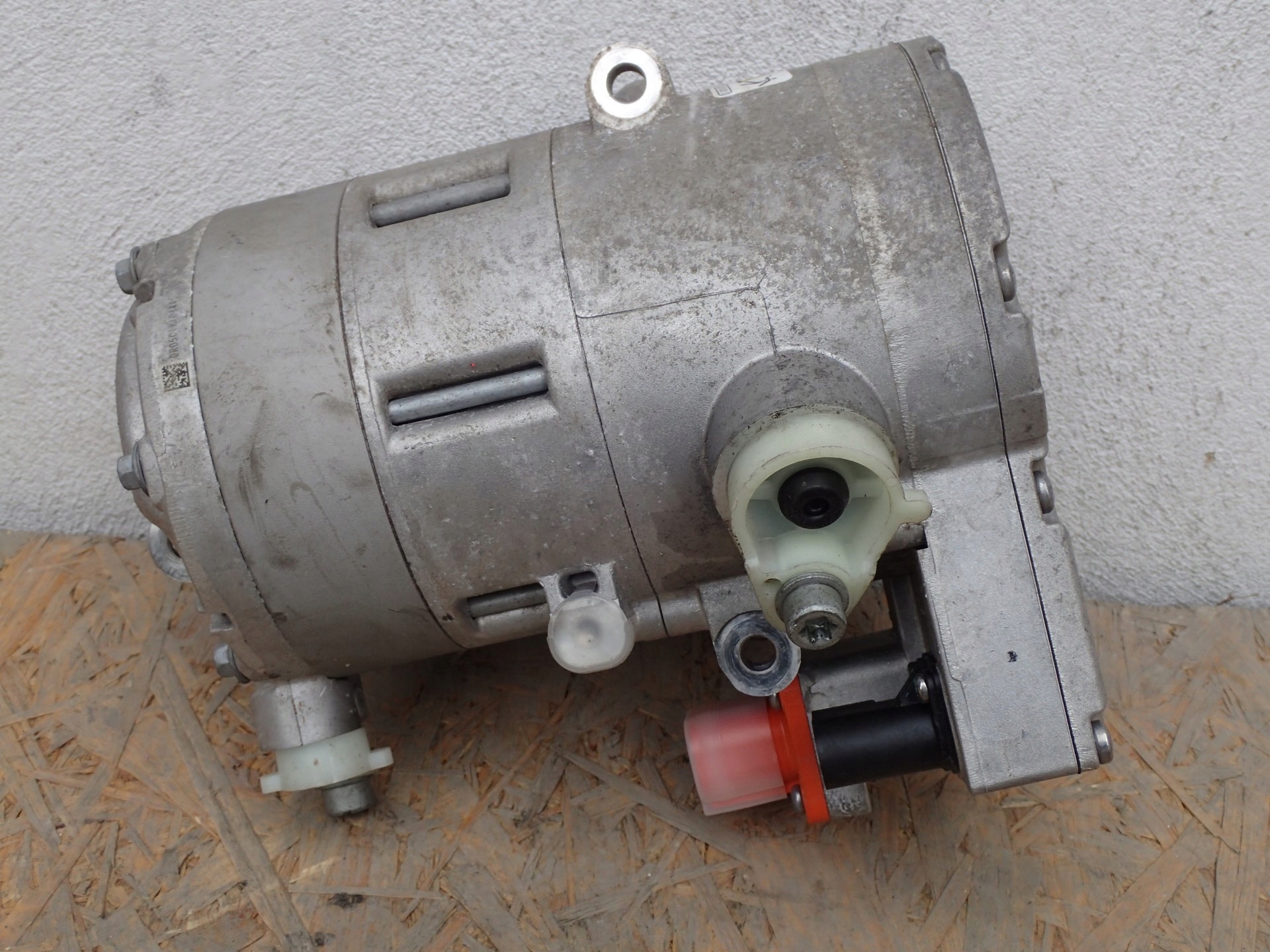 compressor of the air conditioning compressor; VW PASSAT B8 GTE