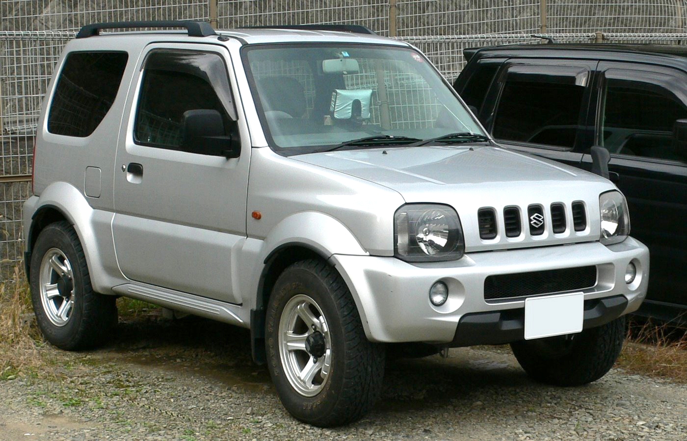 SUZUKI JIMNY 3 III 98-18 DRZWI PRAWE