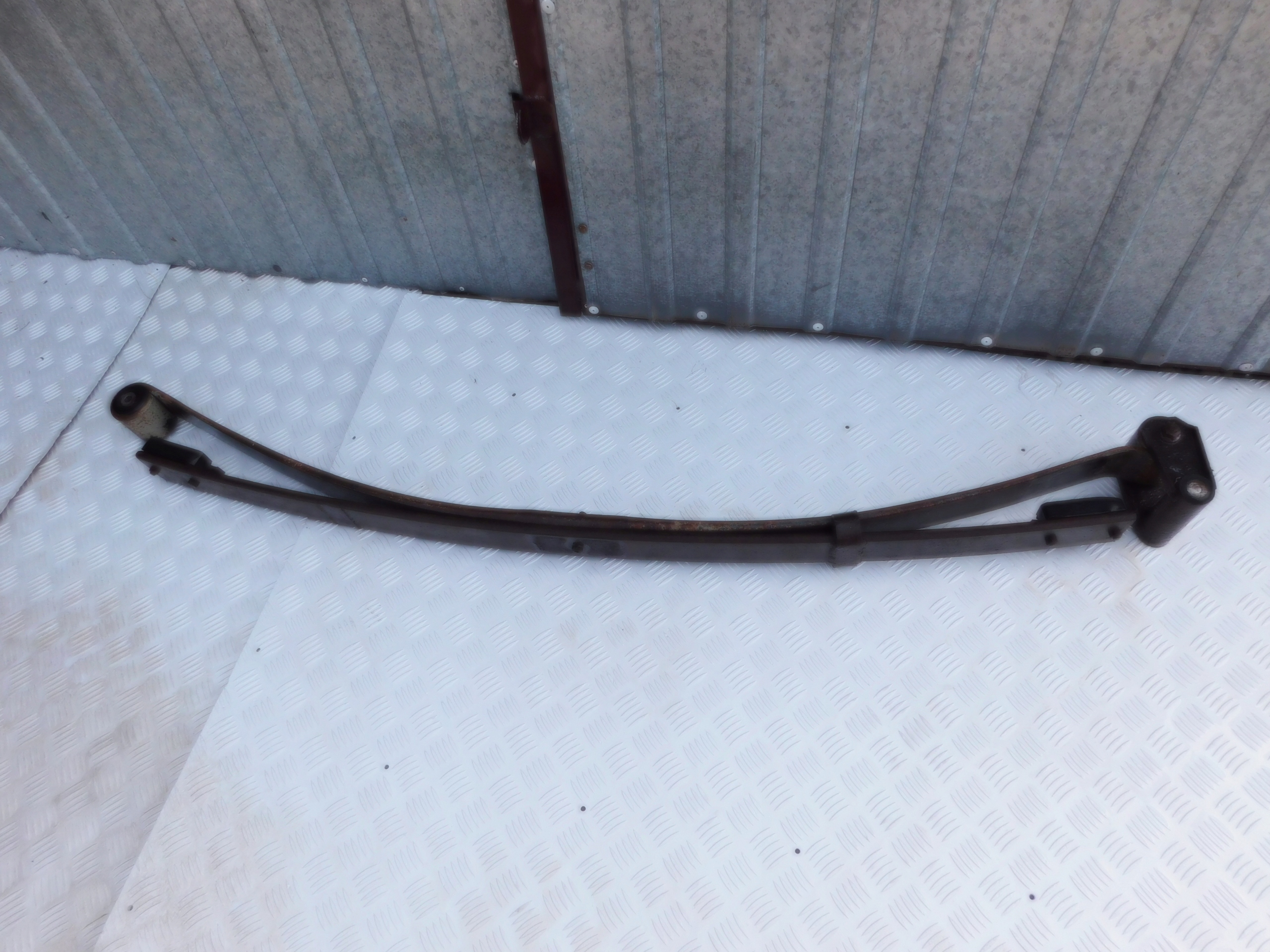 Resor piorowy podwojny posteriore Mercedes Sprinter e VW LT 95-06 Single Originale