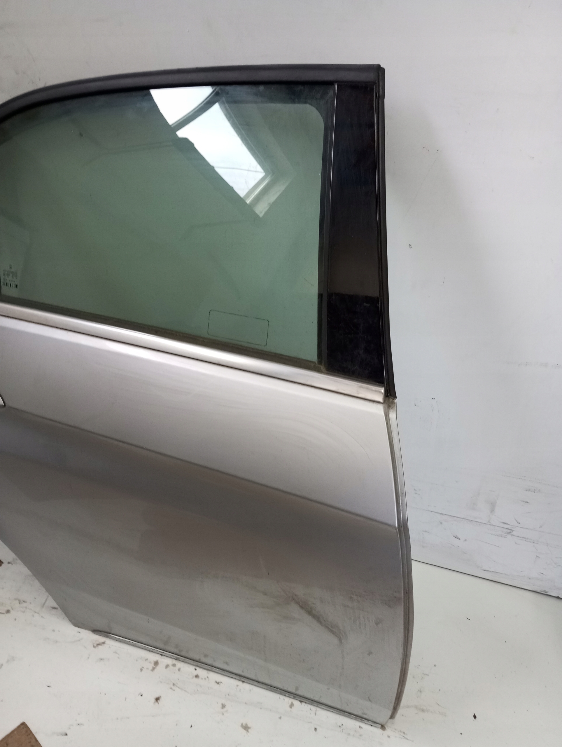 door right rear. MERCEDES E KLASA 212 sedan
