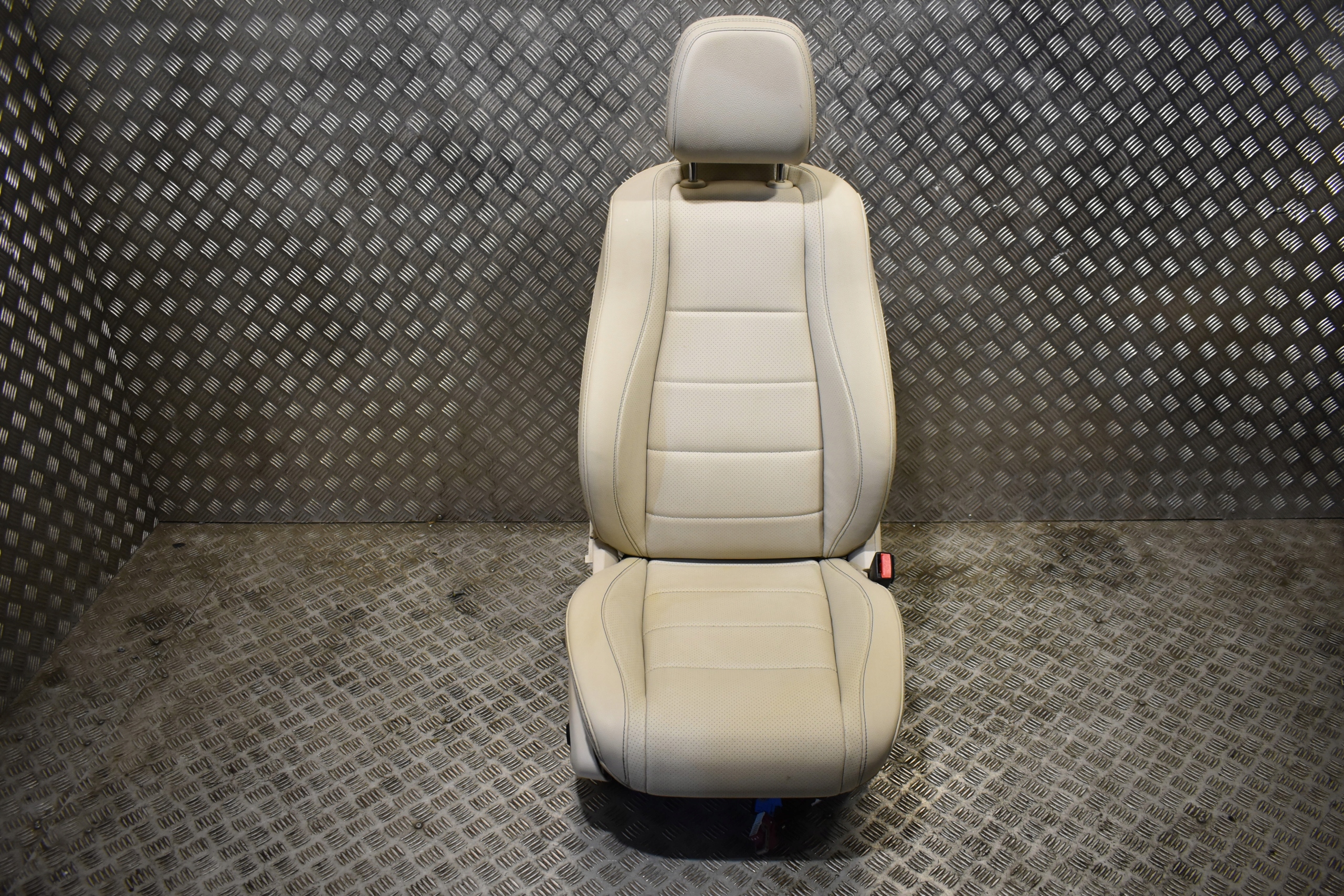 seat front right MERCEDES W167 1