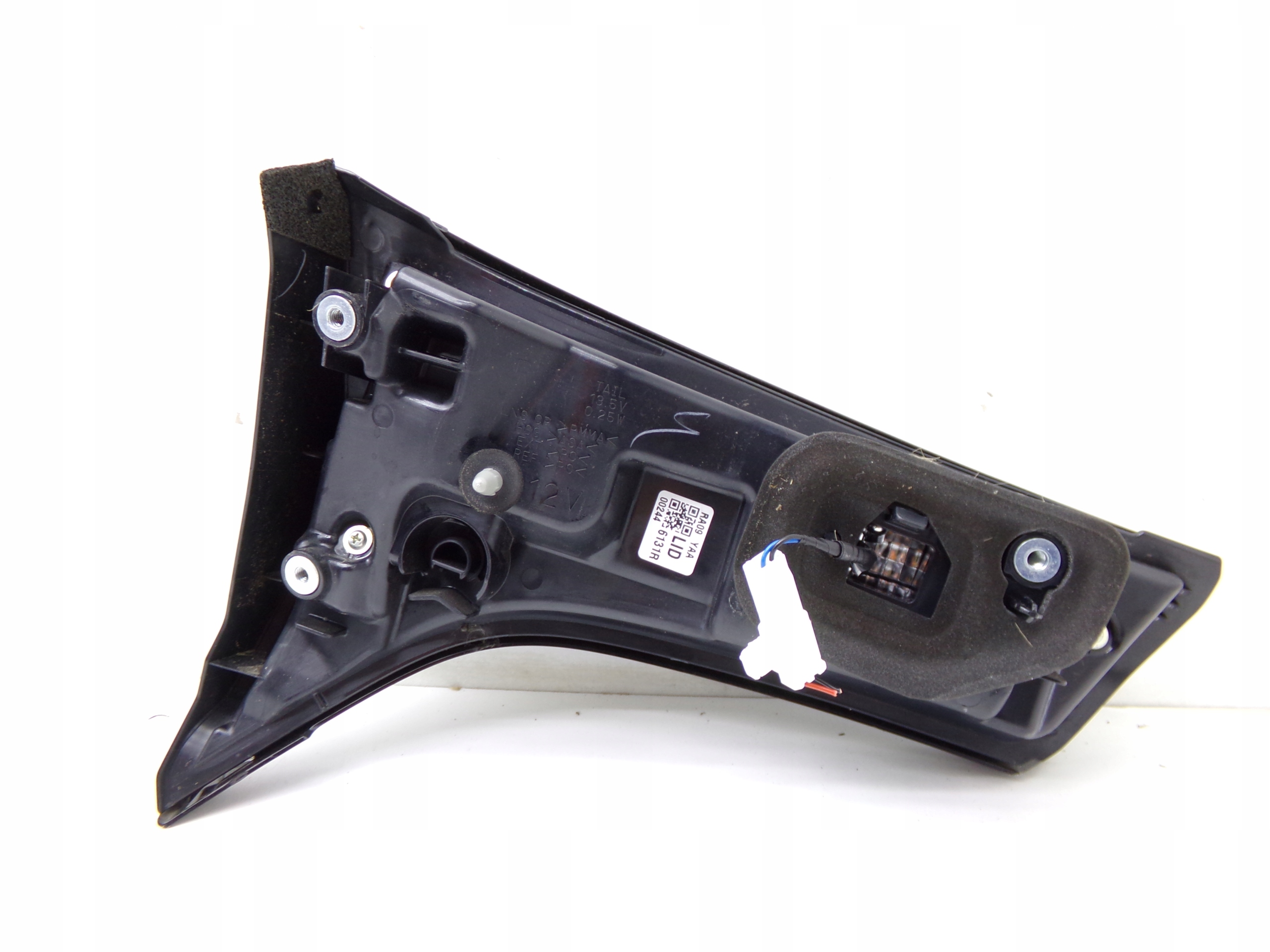 LAMPA PRAWA PRAWY TYŁ W KLAPĘ SUZUKI SX4 S-CROSS HYBRID OD 21R- Typ samochodu Samochody osobowe