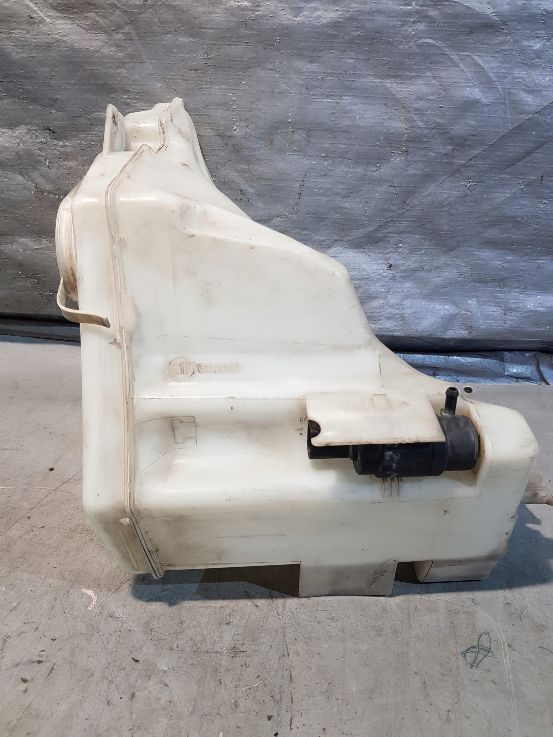 BMW E46 spremnik gasa mlaznice 83628089 5.3L