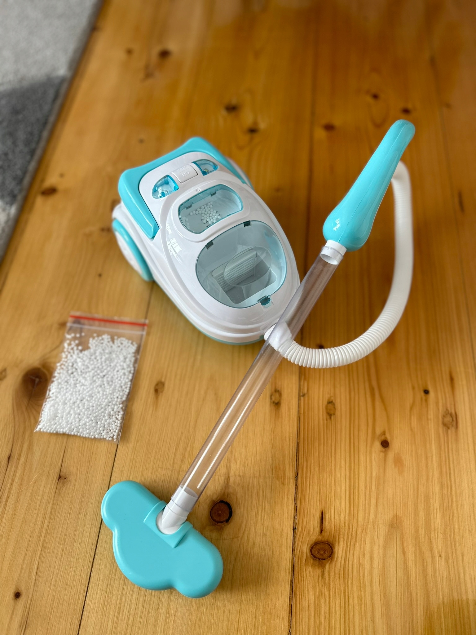 ODKURZACZ ZABAWKA DLA DZIECI AGD DZIAŁA JAK PRAWDZIWY LED DŹWIĘK + BATERIE Kod producenta AMIKU-0195