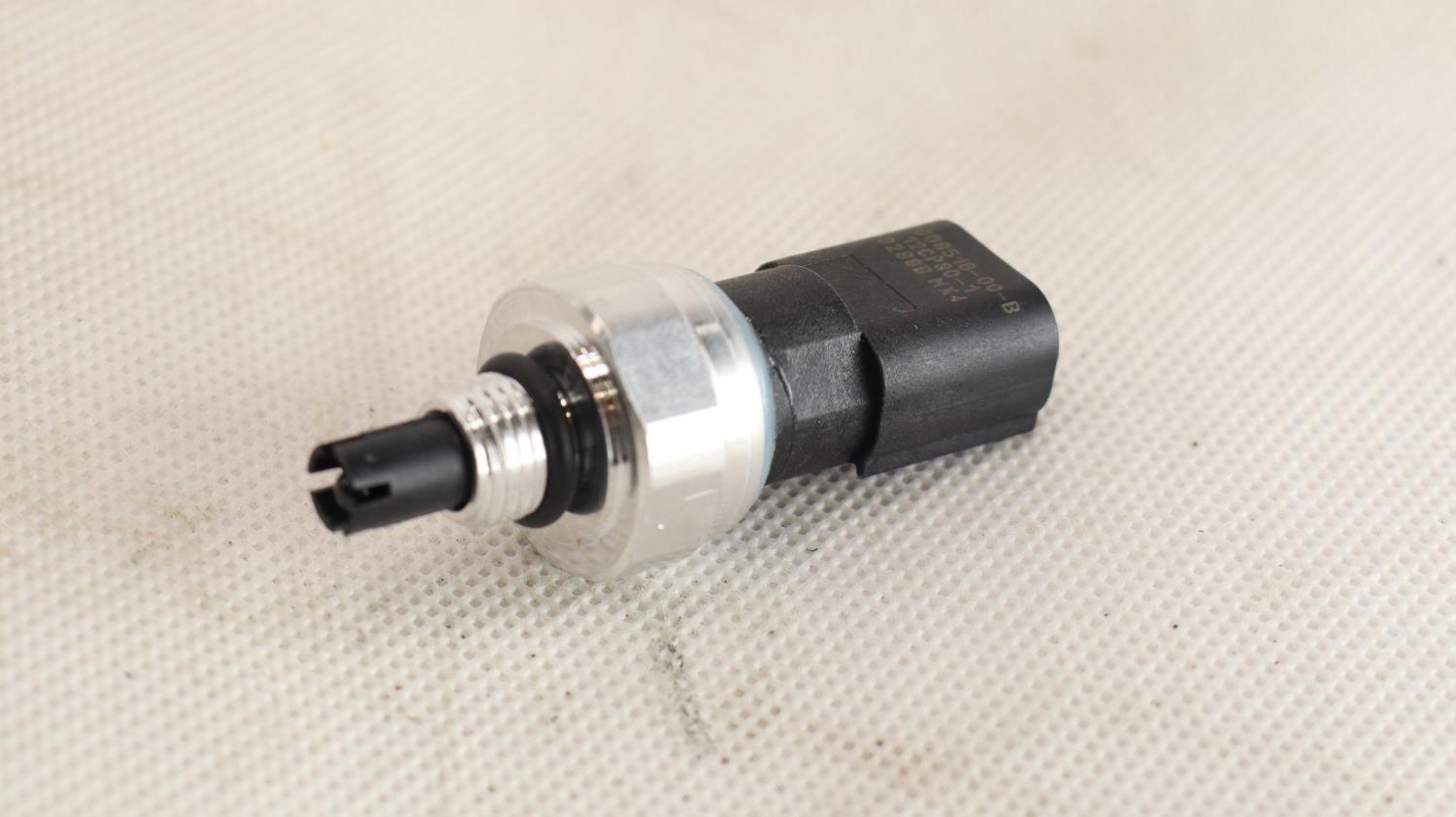 1008516-00-C - TESLA МОДЕЛЬ X ДАТЧИК ТЕМПЕРАТУРЫ И ДАВЛЕНИЯ