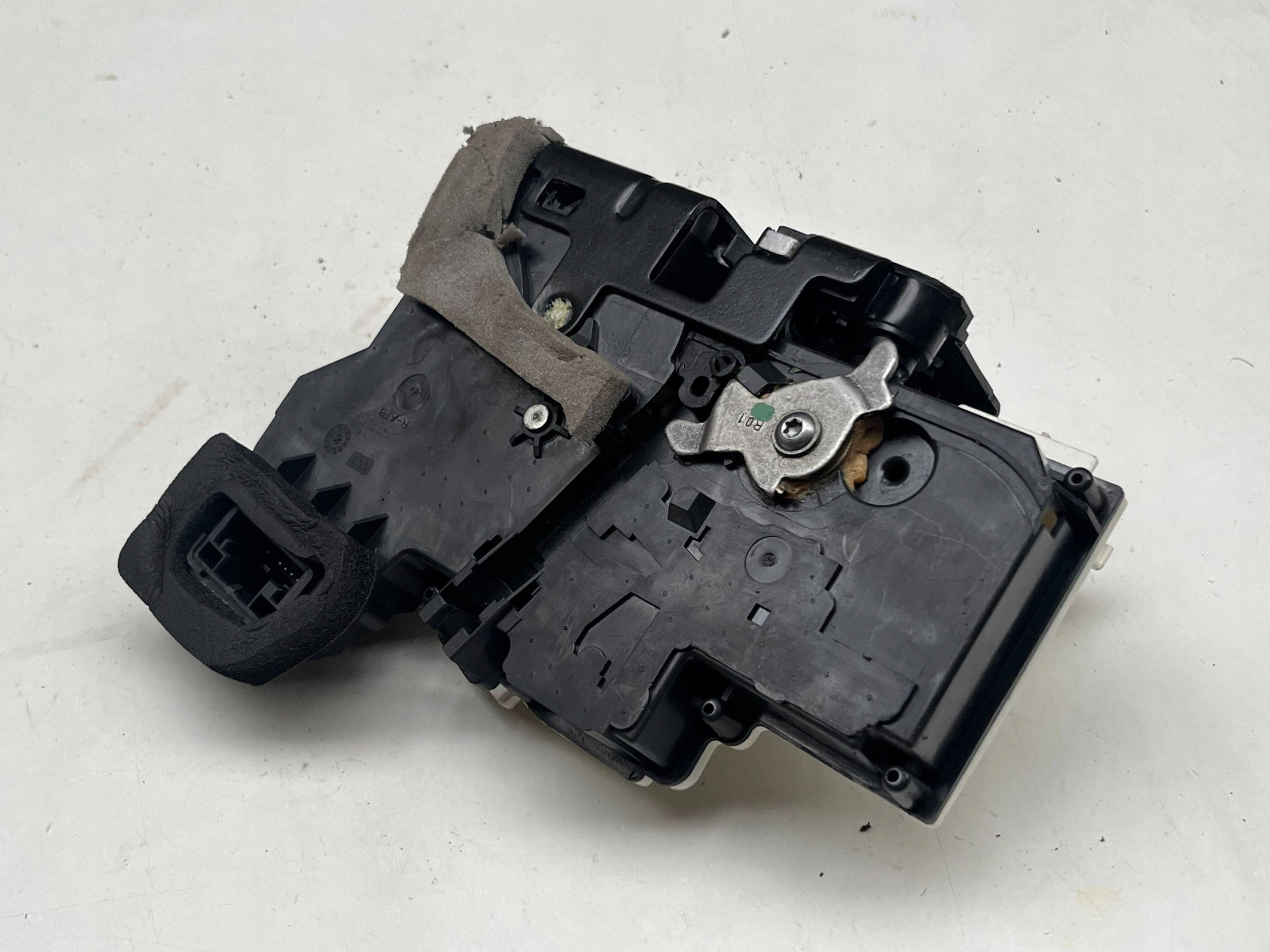 AUDI A6 A7 Q8 lock door right rear part 4K0839016Q @M