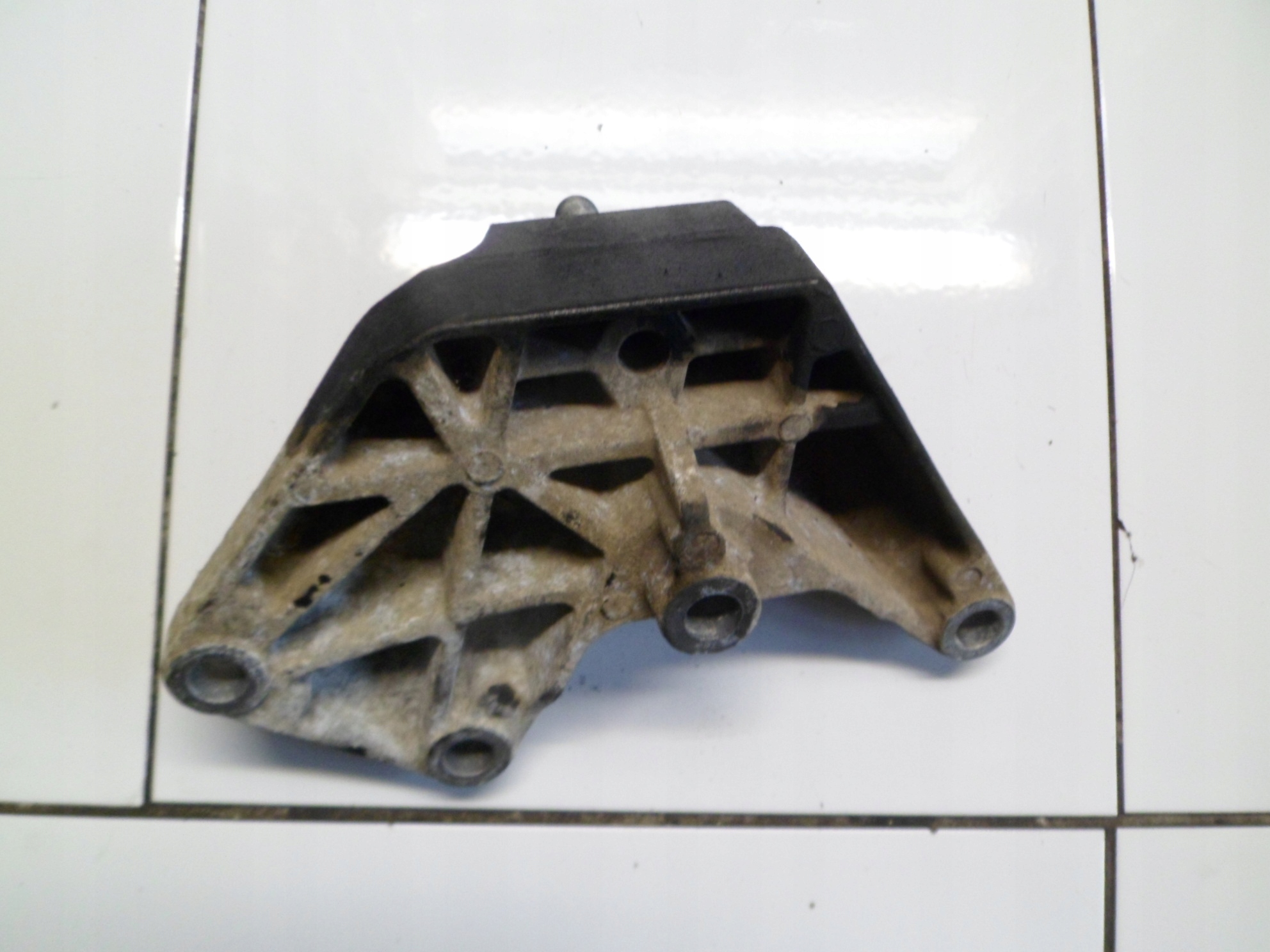 FORD MONDEO MK4 2.0TDCI Getriebehalter BG91-7M125-AA