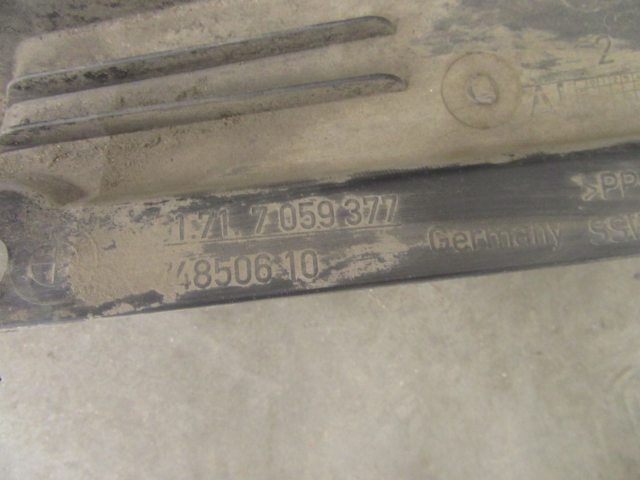 mudguard left front part rear BMW e90 e91