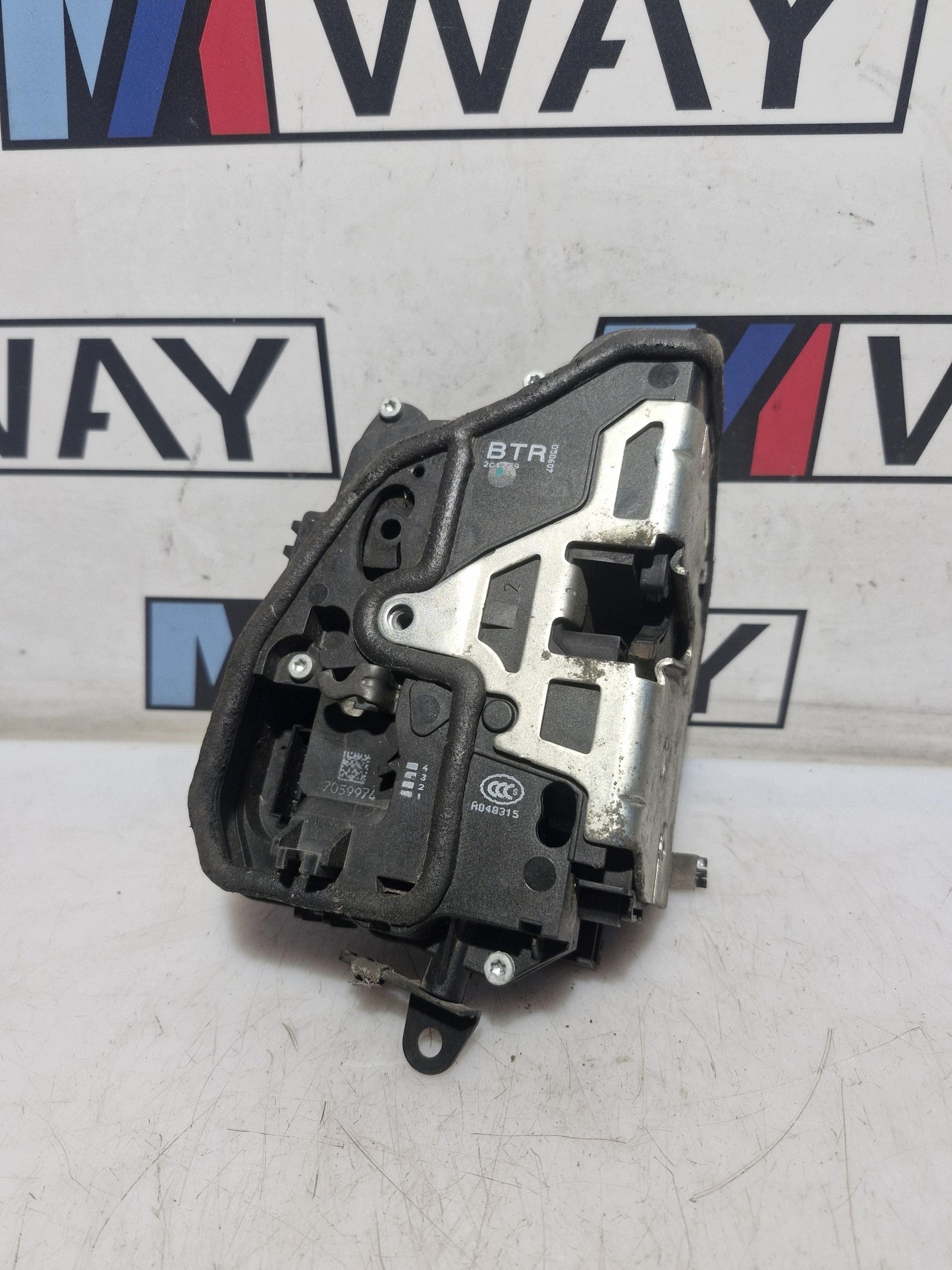 7059974 BMW E60 E61 E70 E71 E84 E90 E91 F10 lock door right front