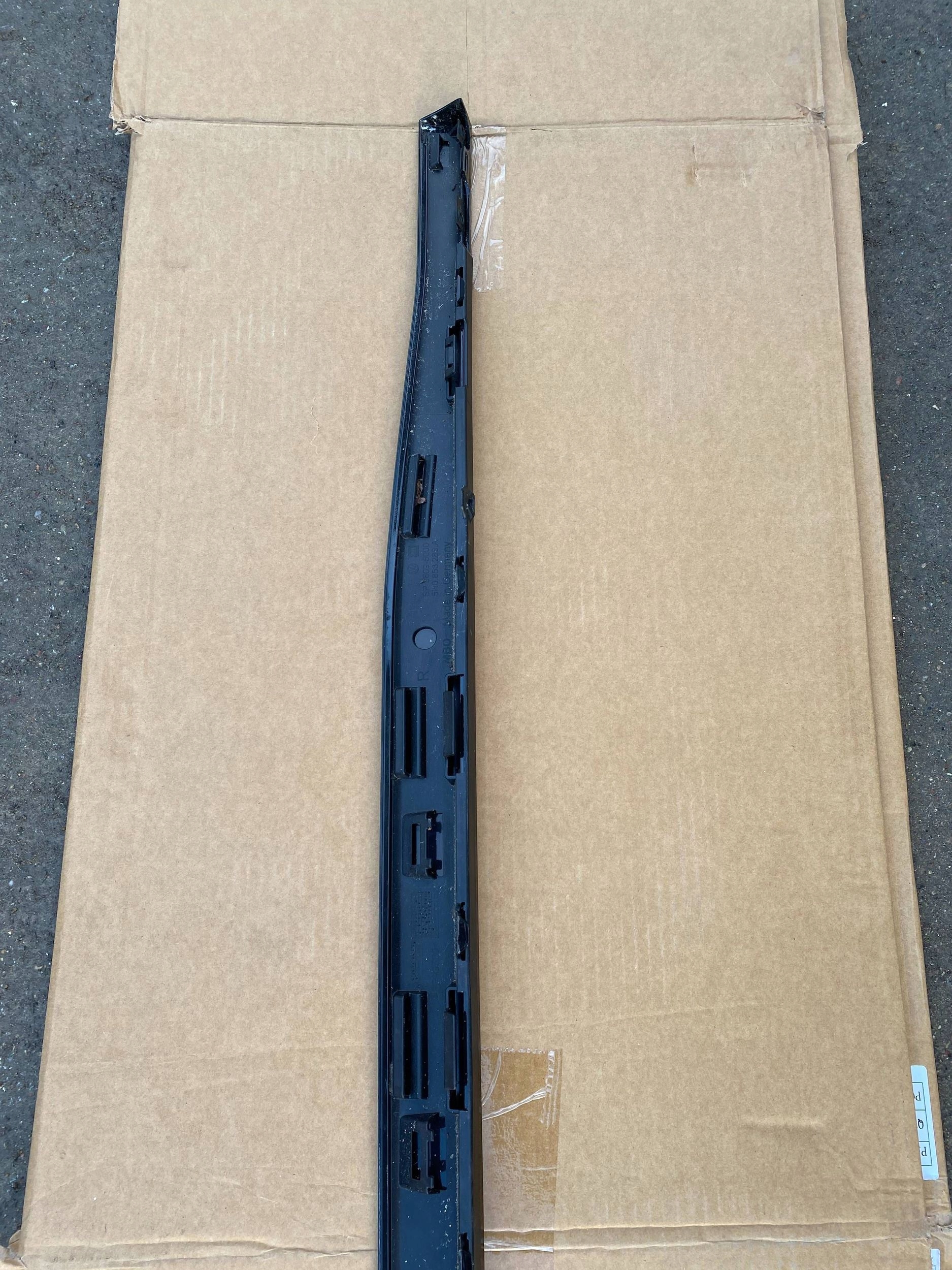 VW GOLF VIII 8 HB R R-LINE cap moulding threshold right 5H0853856