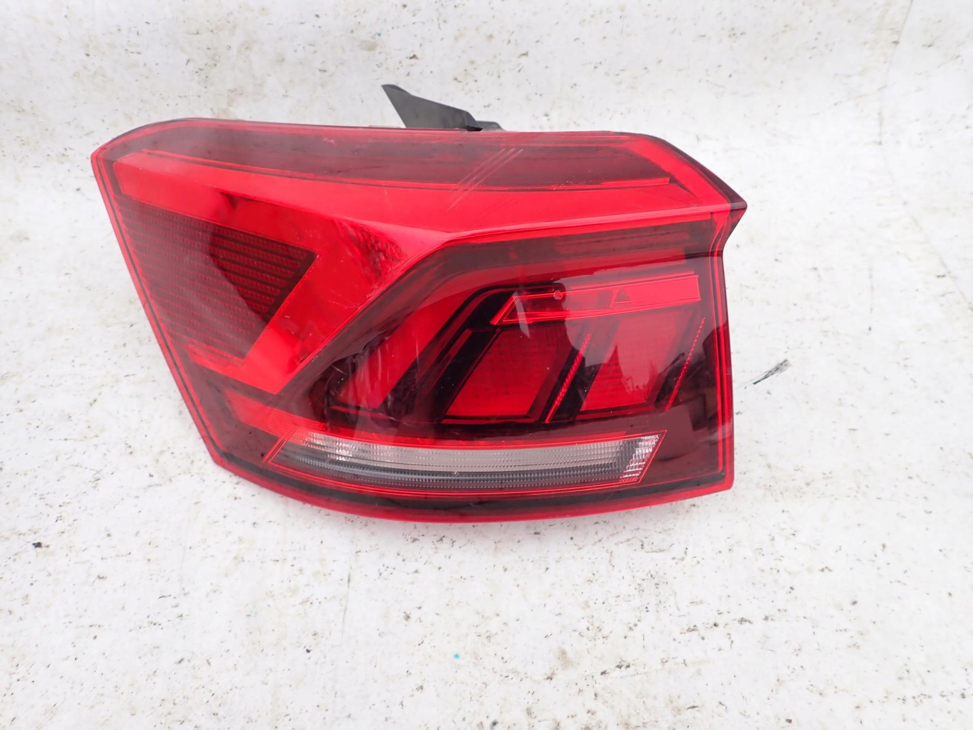 VW T-ROC 17-> light rear part rear left